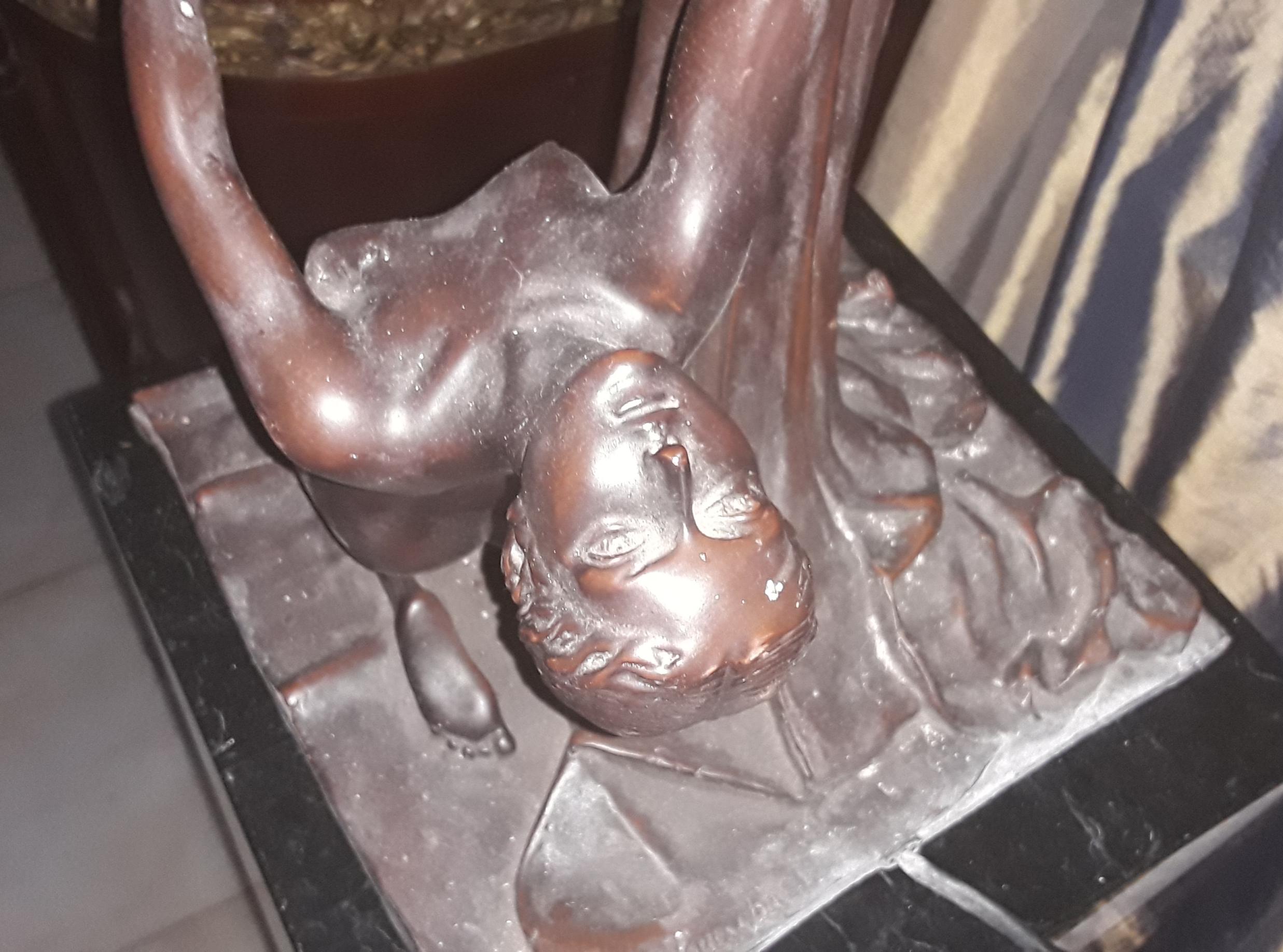 Fin du XIXe siècle Grande table figurative Art Nouveau du 19ème siècle signée en bronze par Gustav Gurschner en vente