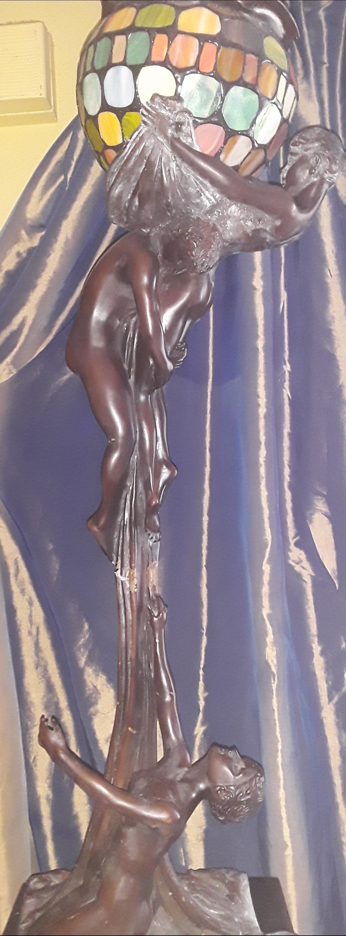 Bronze Grande table figurative Art Nouveau du 19ème siècle signée en bronze par Gustav Gurschner en vente