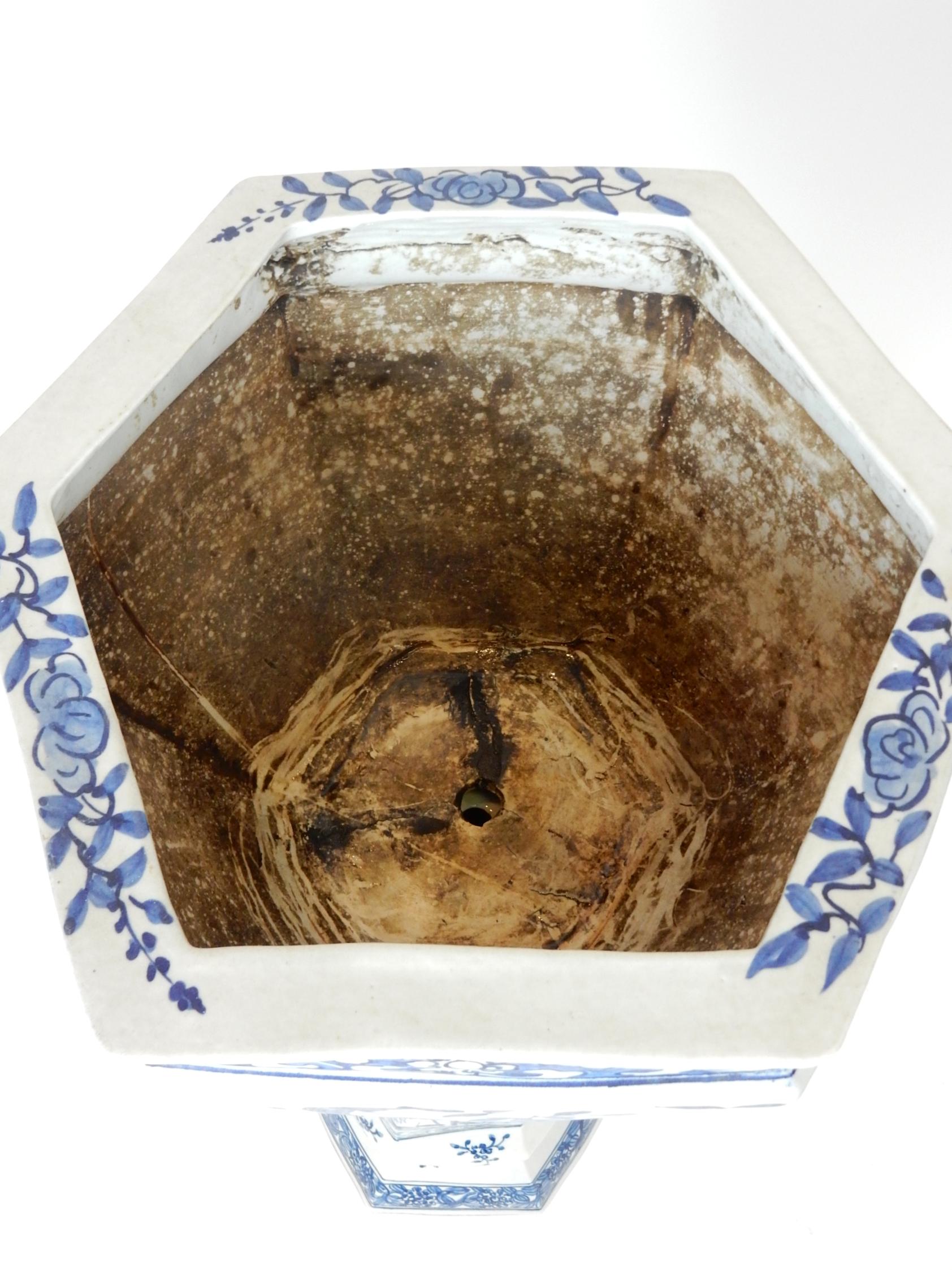 19thc Antique Chinese Blue and White Porcelain Jardinière Planter In Good Condition In Las Vegas, NV