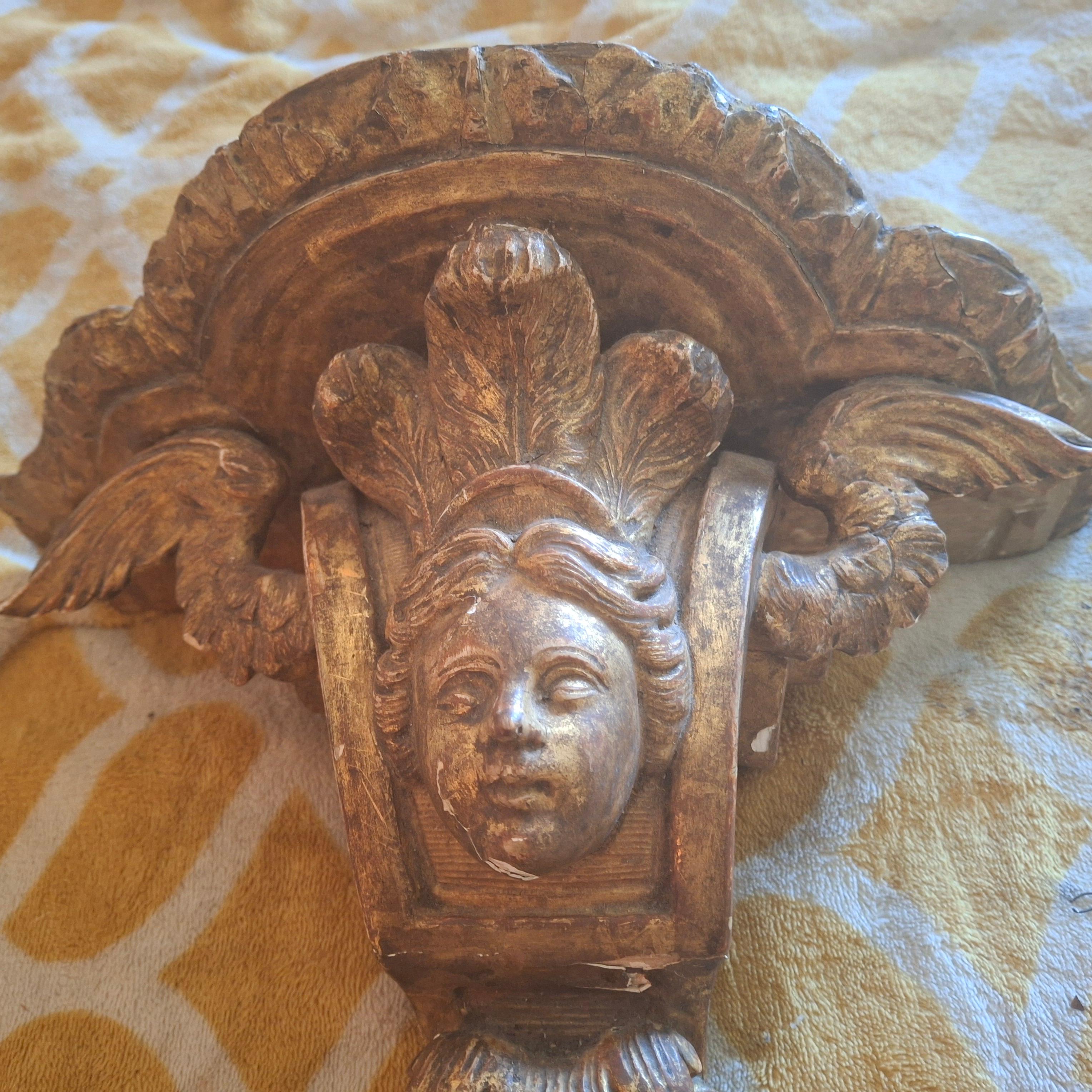 Support mural chérubin Louis XVI LG en bois sculpté et doré du 19ème siècle en vente 12