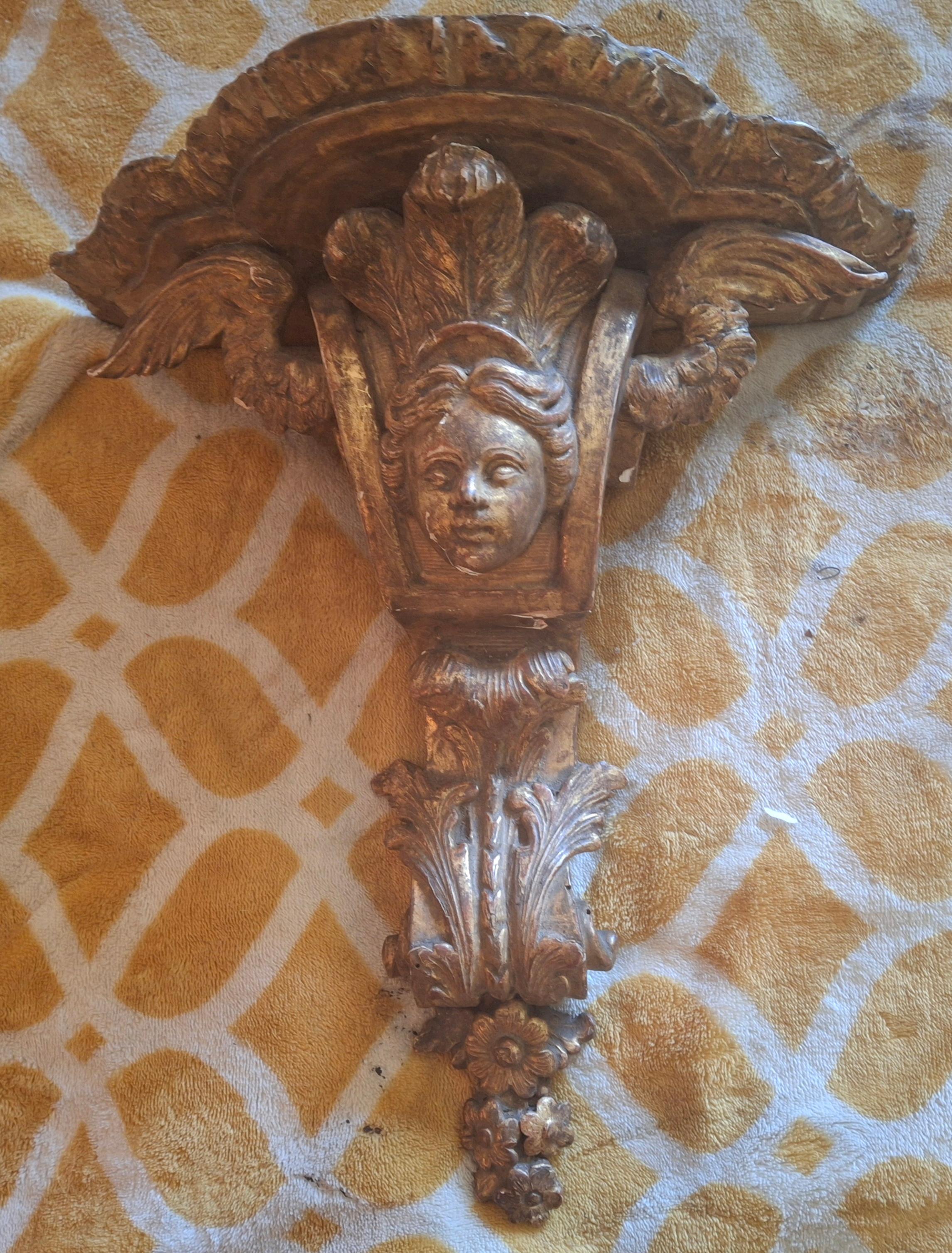 Support mural chérubin Louis XVI LG en bois sculpté et doré du 19ème siècle Bon état - En vente à Opa Locka, FL