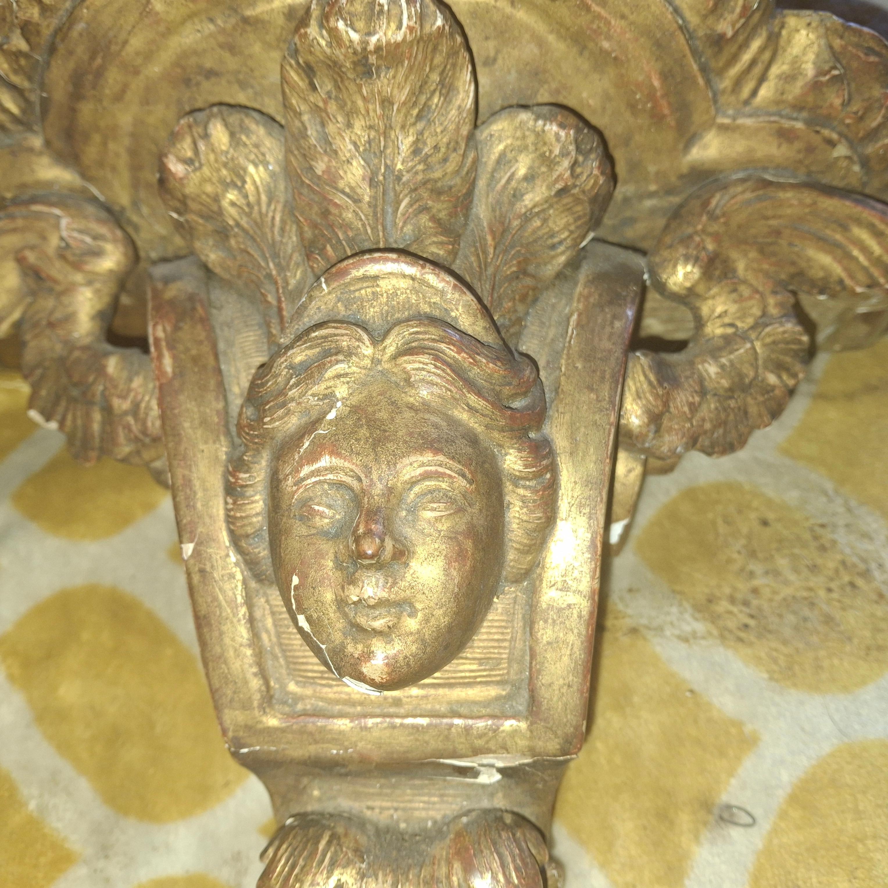 Support mural chérubin Louis XVI LG en bois sculpté et doré du 19ème siècle en vente 2