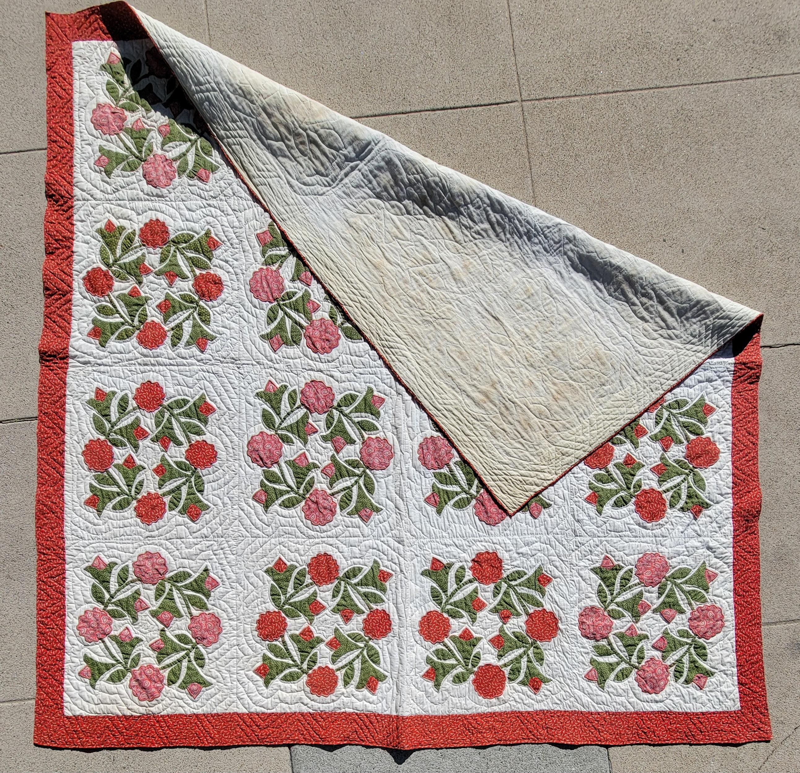 19Thc Couronne de roses  Quilt d'applique de Pennsylvanie en parfait état. Ce quilt est finement appliqué et présente un beau quilting.