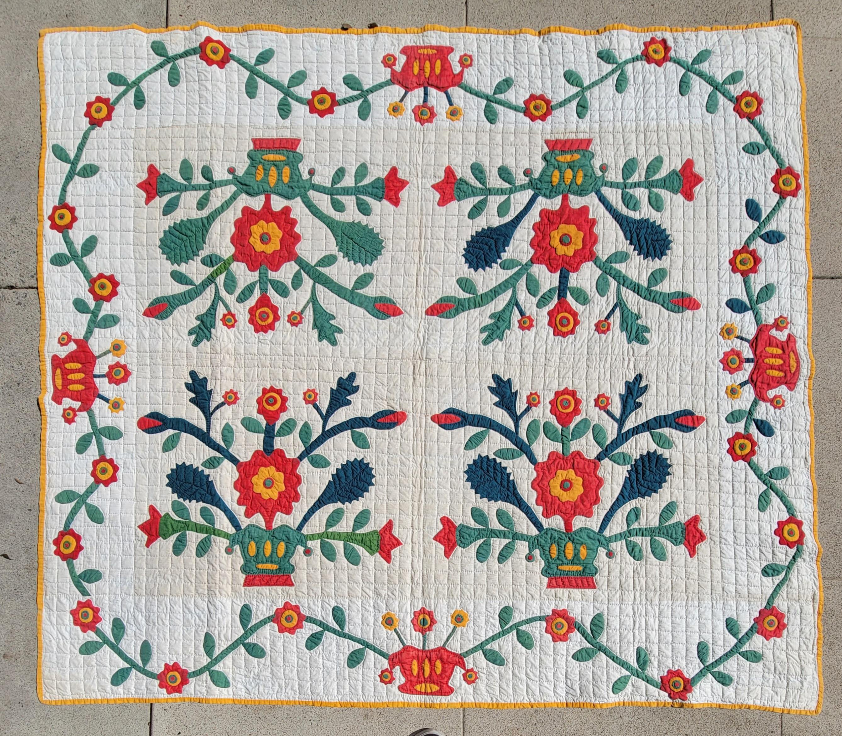applique-Quilt aus Pennsylvania aus dem 19. Jahrhundert in gutem Zustand mit floraler Umrandung, ziemlich ungewöhnlich und einzigartig.
