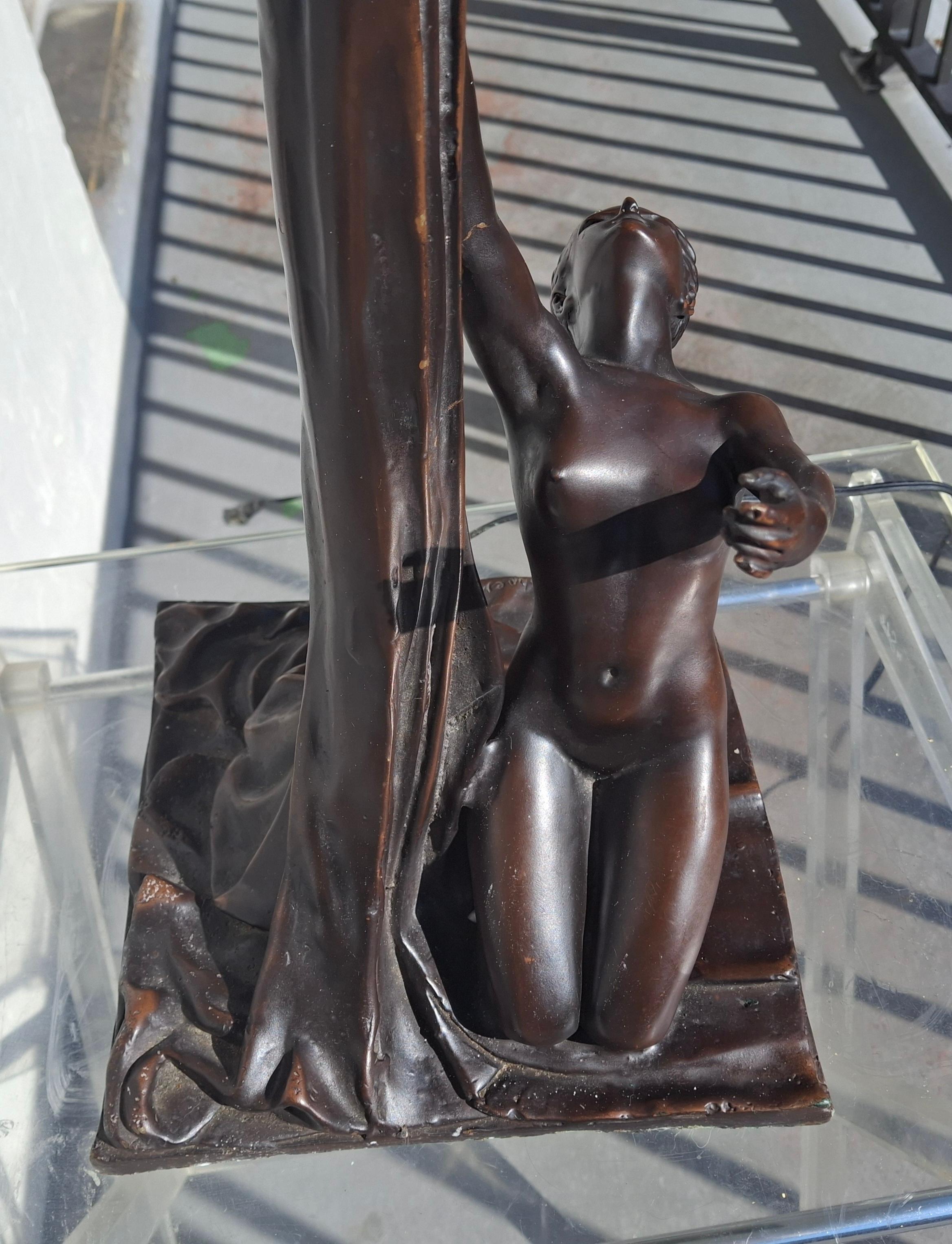 19thc Art Nouveau Large Bronze Sculptural Floor/ Table Lamp by Gustave Gurshner en venta 8