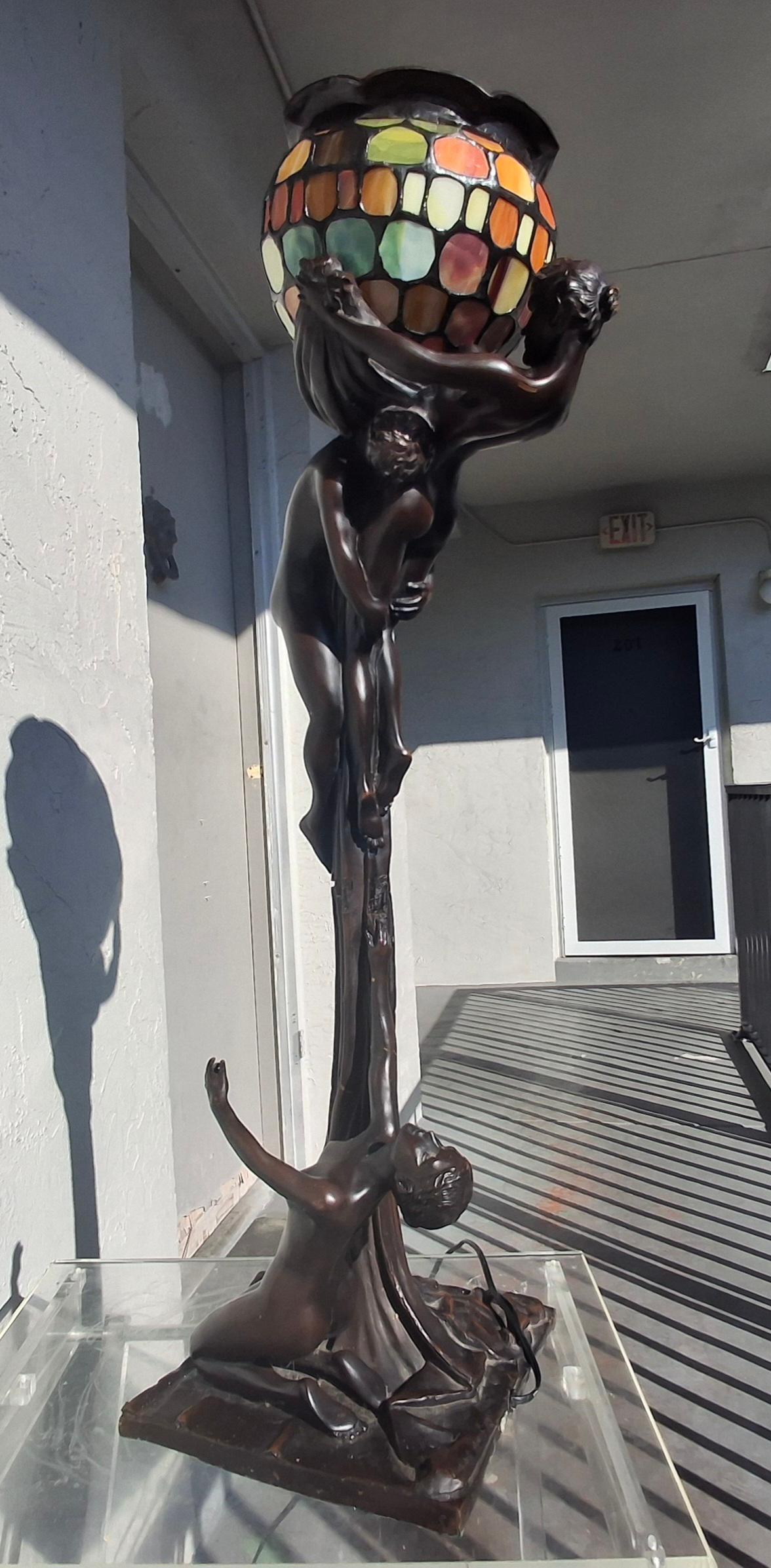 19thc Art Nouveau Large Bronze Sculptural Floor/ Table Lamp by Gustave Gurshner Austríaco en venta