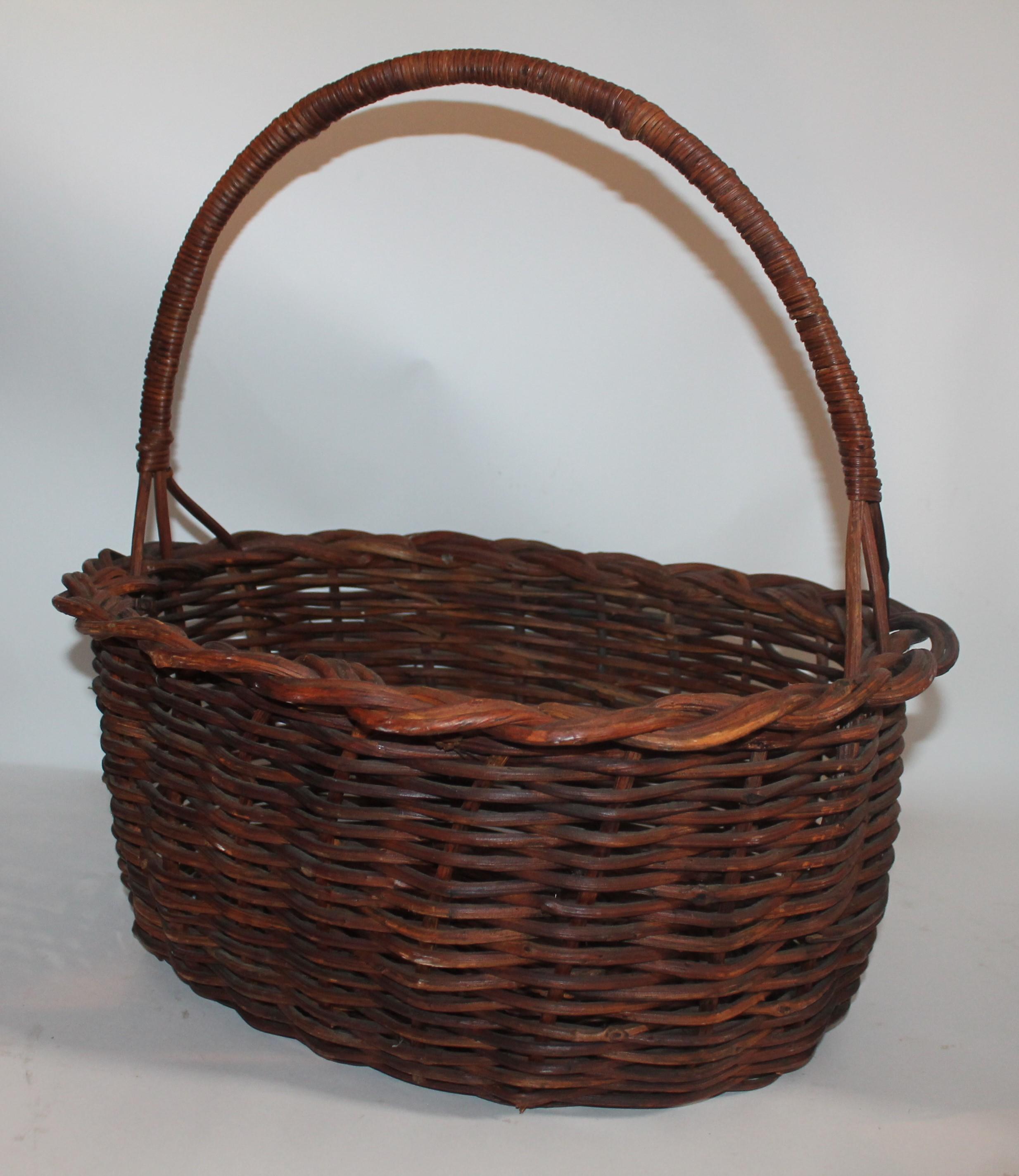 19th century early handmade basket from Pennsylvania in very good condition. This comes from a private Folk Art collection.