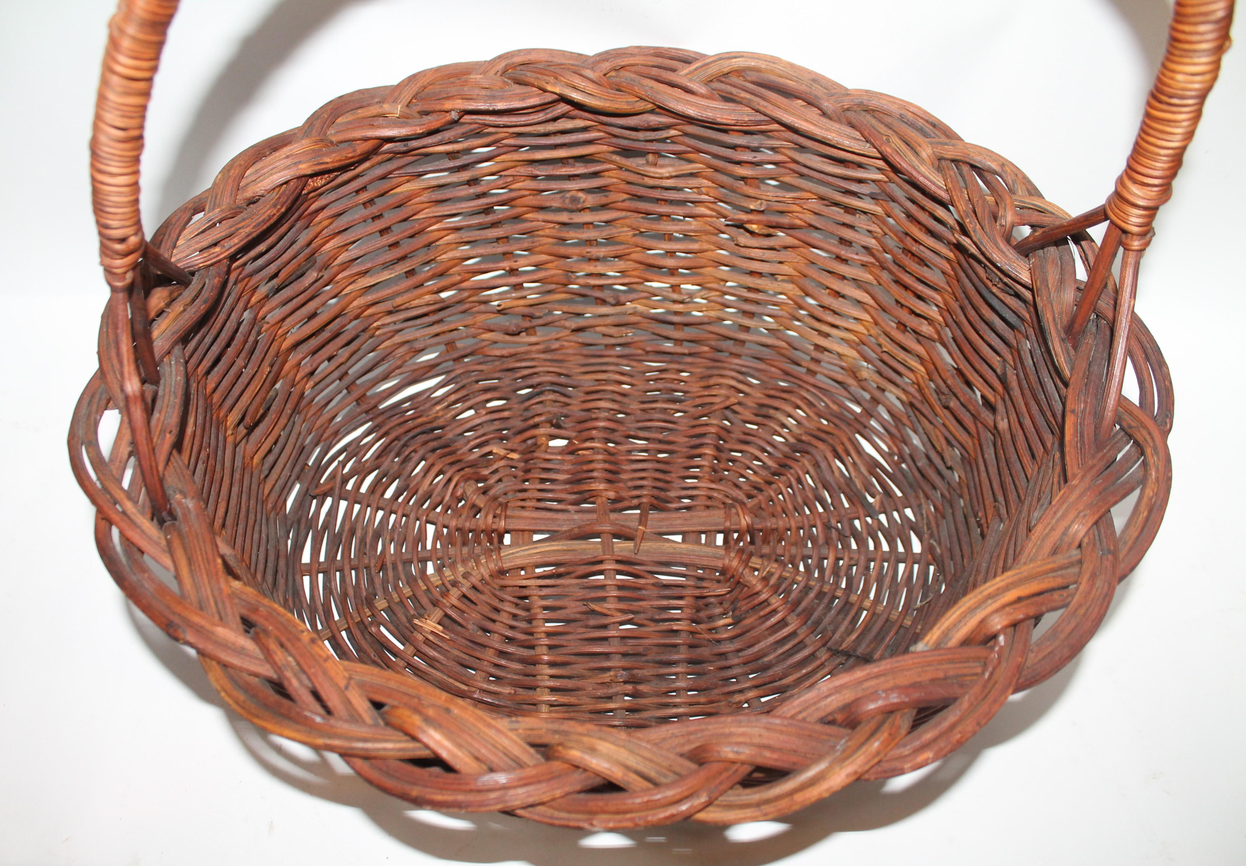19th Century Basket with Handle from Pennsylvania In Good Condition In Los Angeles, CA