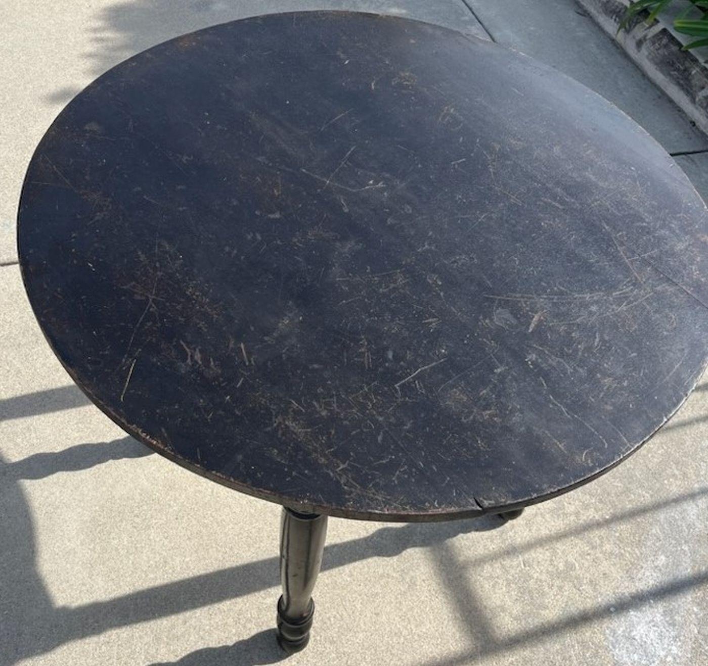 19thc Black Painted Round Tavern Table In Good Condition For Sale In Los Angeles, CA