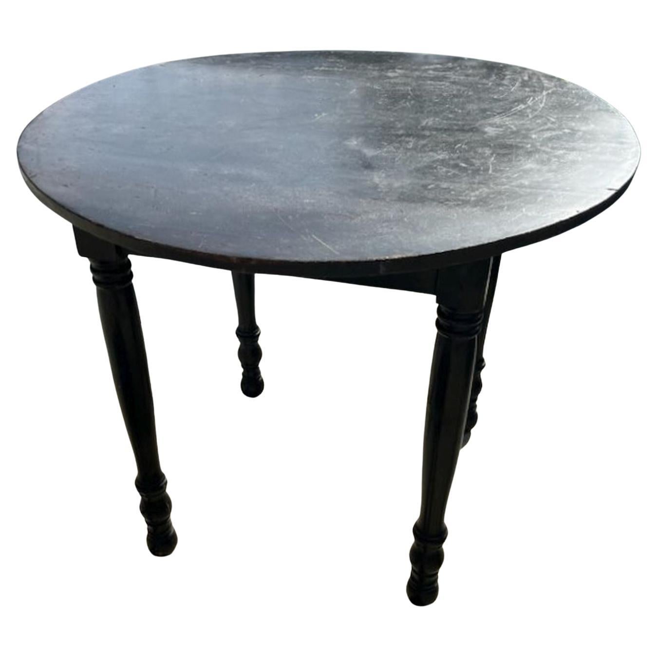 Table de taverne ronde peinte en noir du XIXe siècle