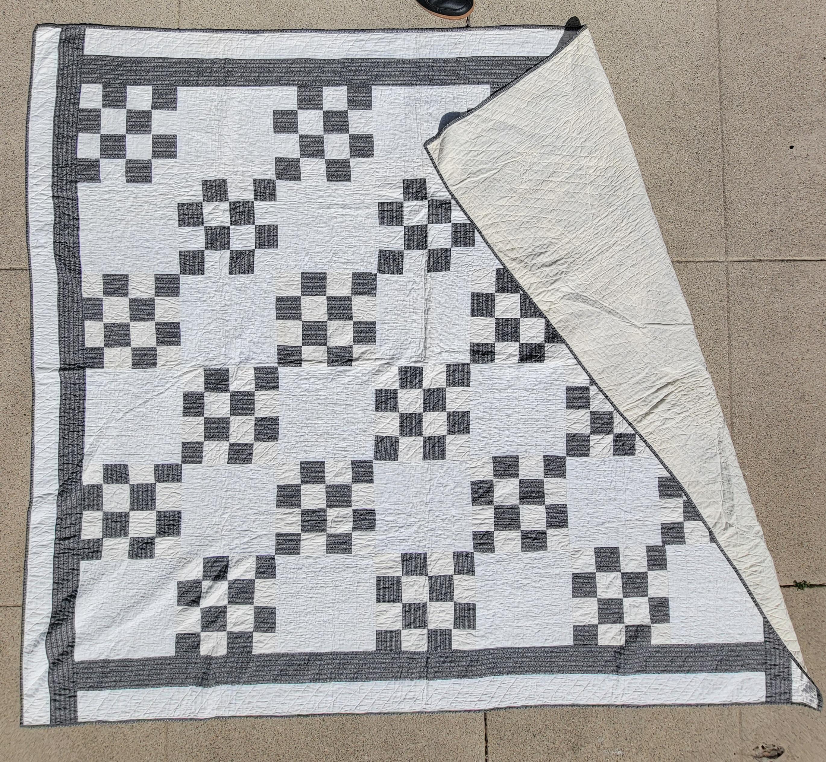 19Thc Colcha de un parche en blanco y negro Hecho a mano en venta