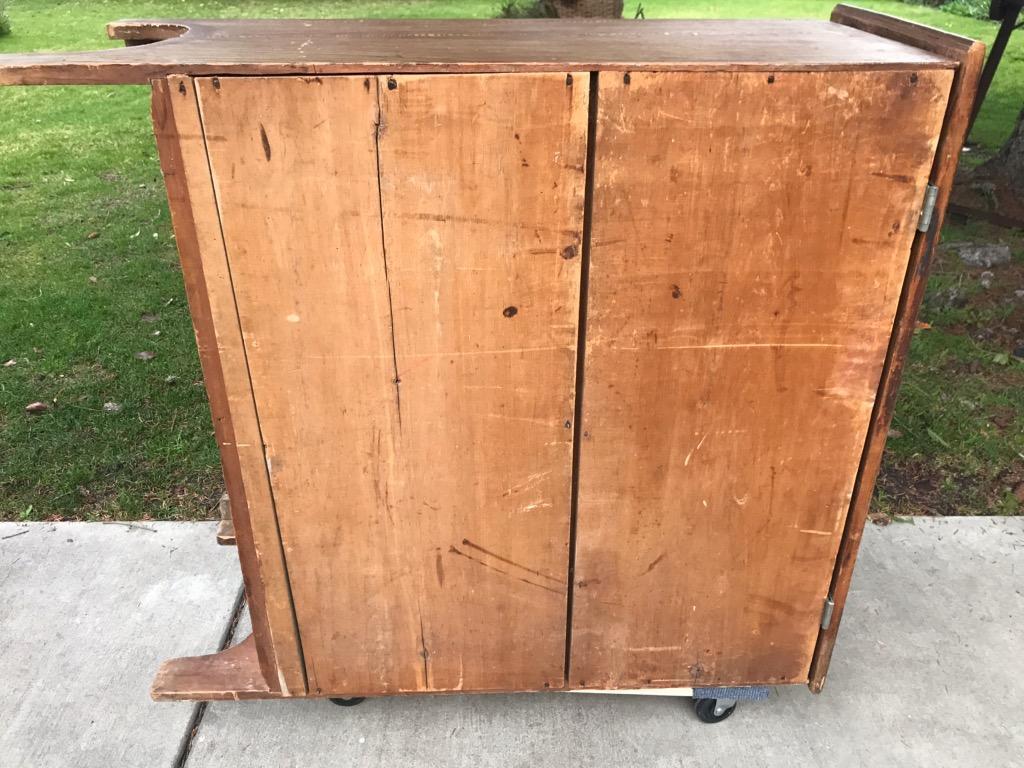 19th Century Blanket Chest in Original Comb Painted Surface For Sale 4