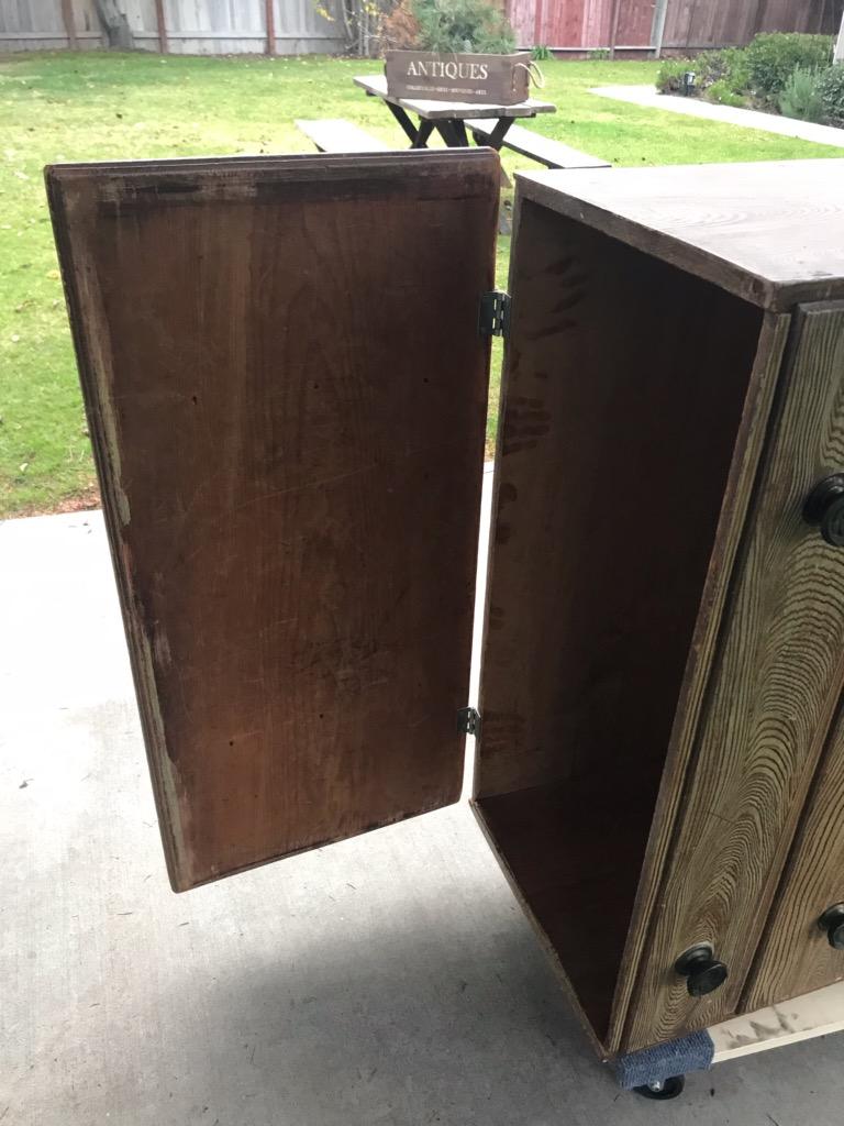19th Century Blanket Chest in Original Comb Painted Surface In Good Condition For Sale In Los Angeles, CA