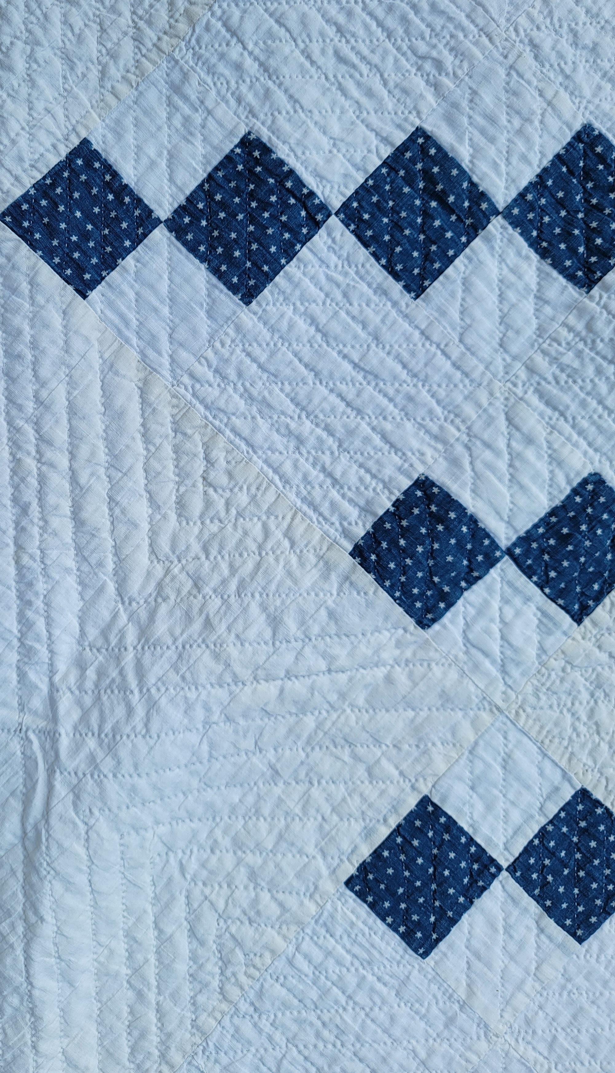 19. Jahrhundert Blau-weißer Fliegendruck-Quilt aus Pennsylvania. Feine Quilts und Anlegearbeiten, der Zustand ist sehr gut.