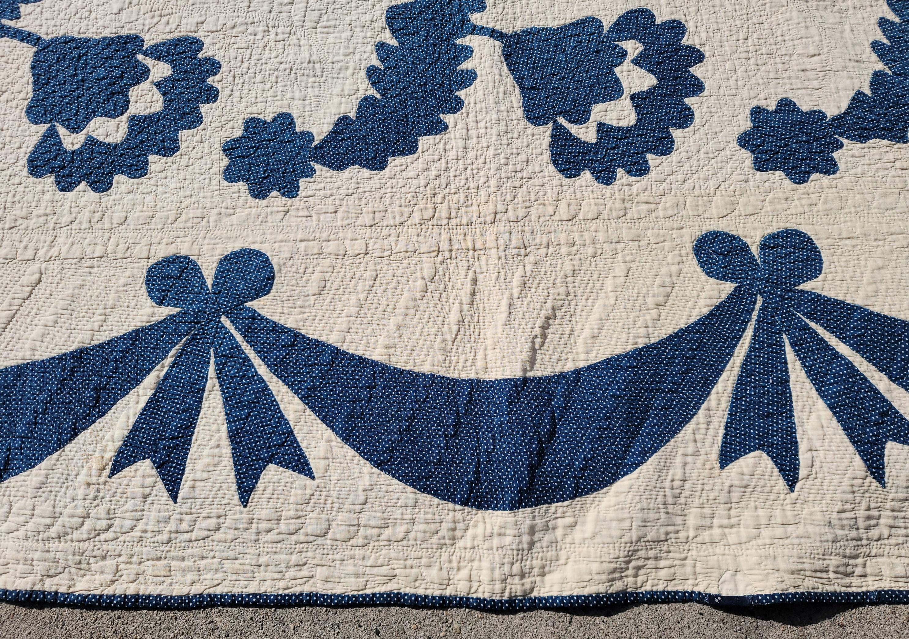 19th Century Blue & White Floral & Birds Applique Quilt In Good Condition In Los Angeles, CA