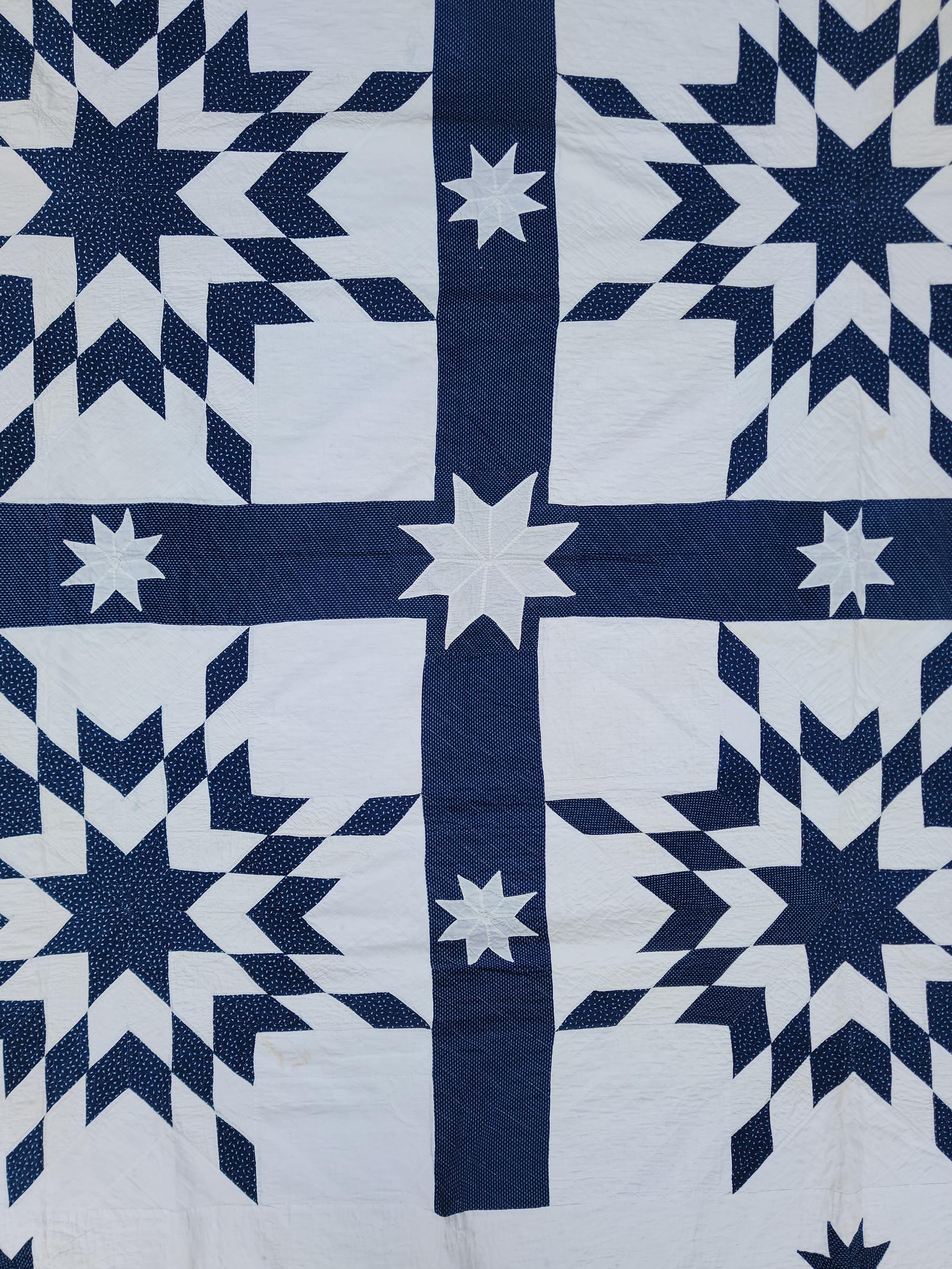 19Thc Blue & White Folky Stars Quilt In Good Condition For Sale In Los Angeles, CA