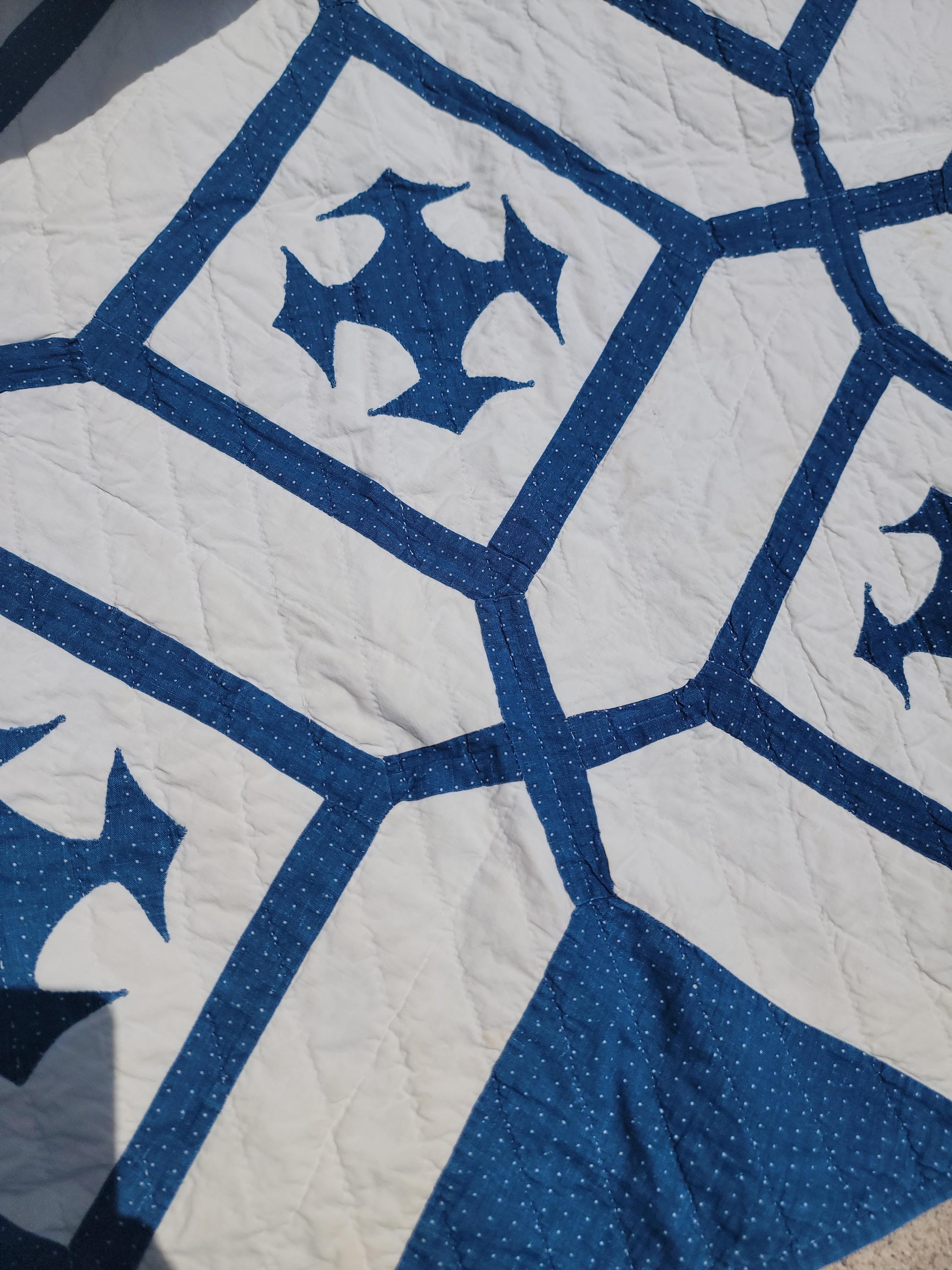 Trapunta geometrica bianca e blu del XIX secolo In condizioni buone in vendita a Los Angeles, CA