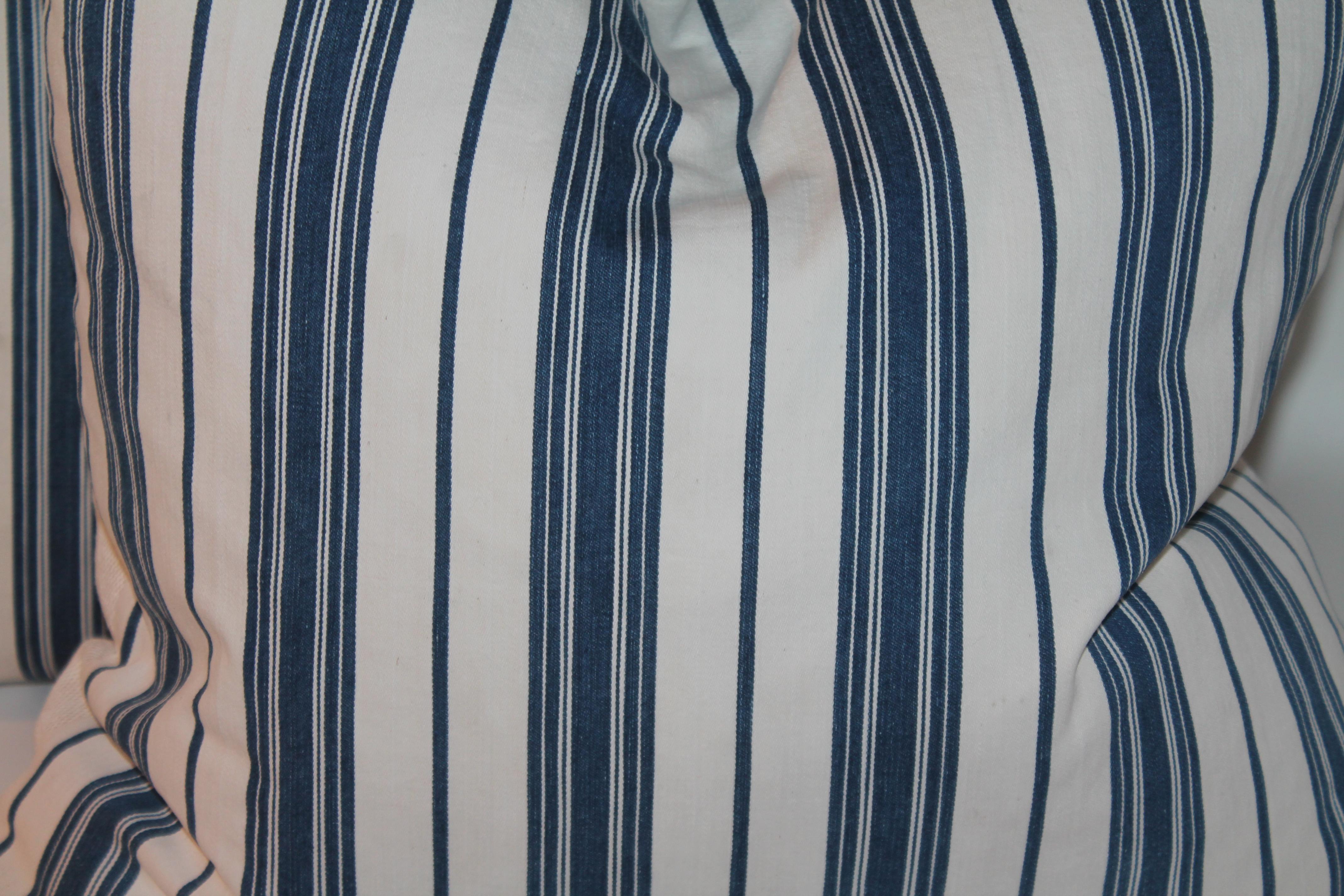 Américain Paire de coussins à carreaux bleus et blancs du 19ème siècle en vente