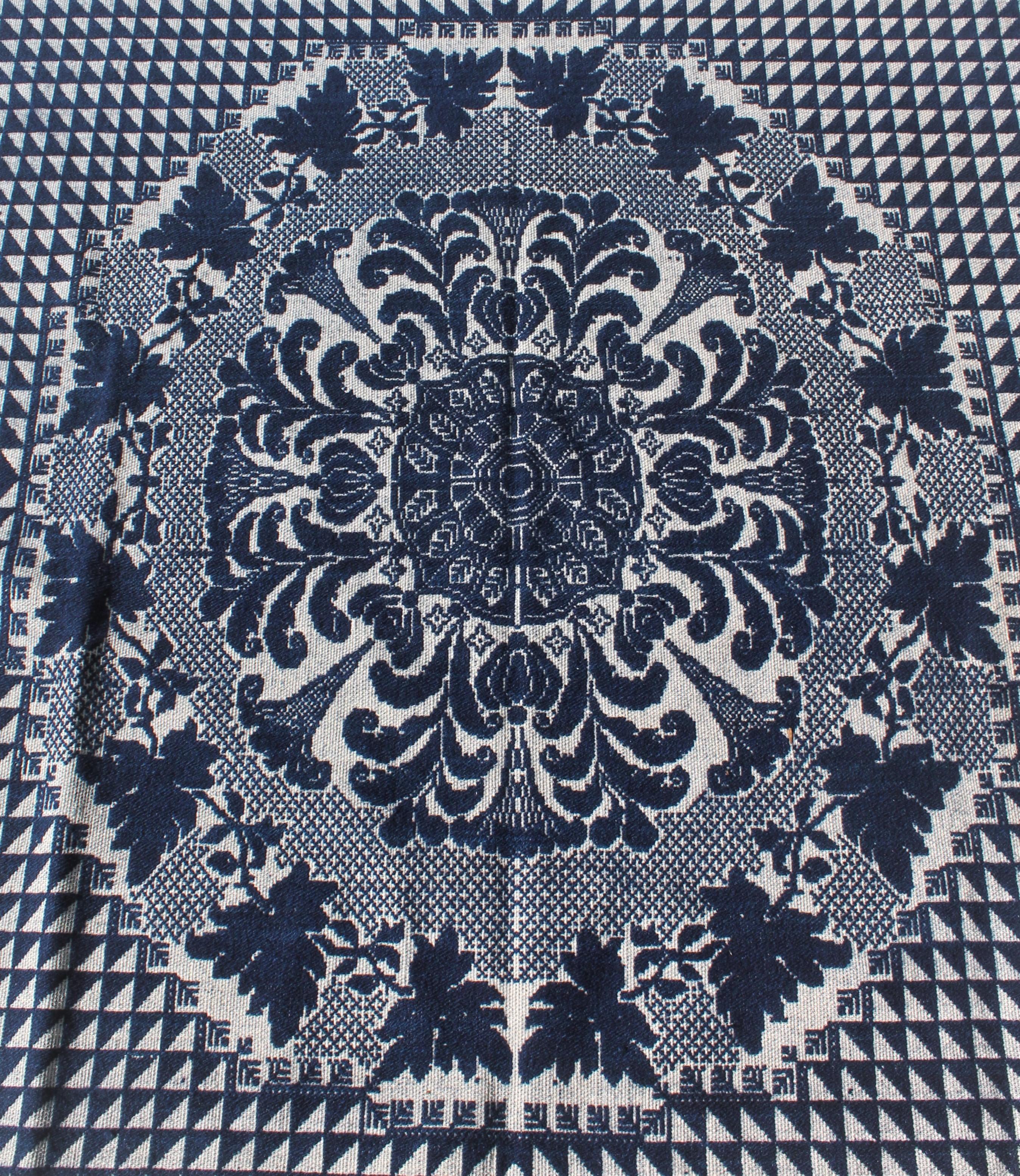 Blau-weißes gewebtes Jacquard-Deckel aus Pennsylvania aus dem 19. Jahrhundert (Amerikanische Klassik) im Angebot