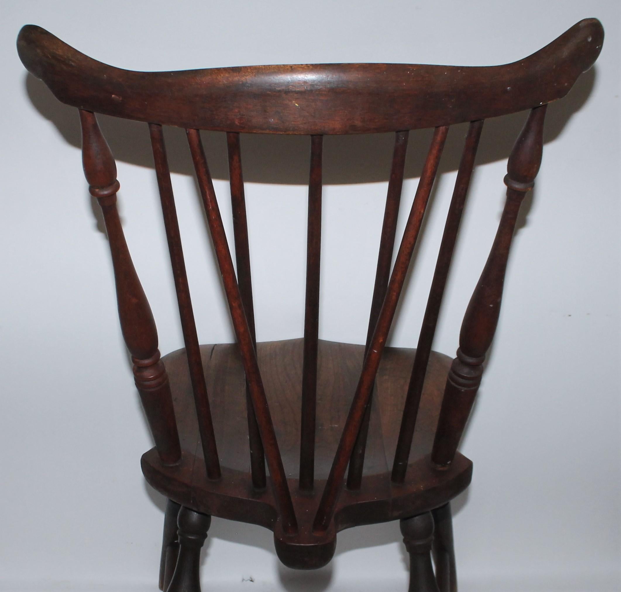 19th Century Brace Back Windsor Chair with Saddle Seat In Good Condition In Los Angeles, CA