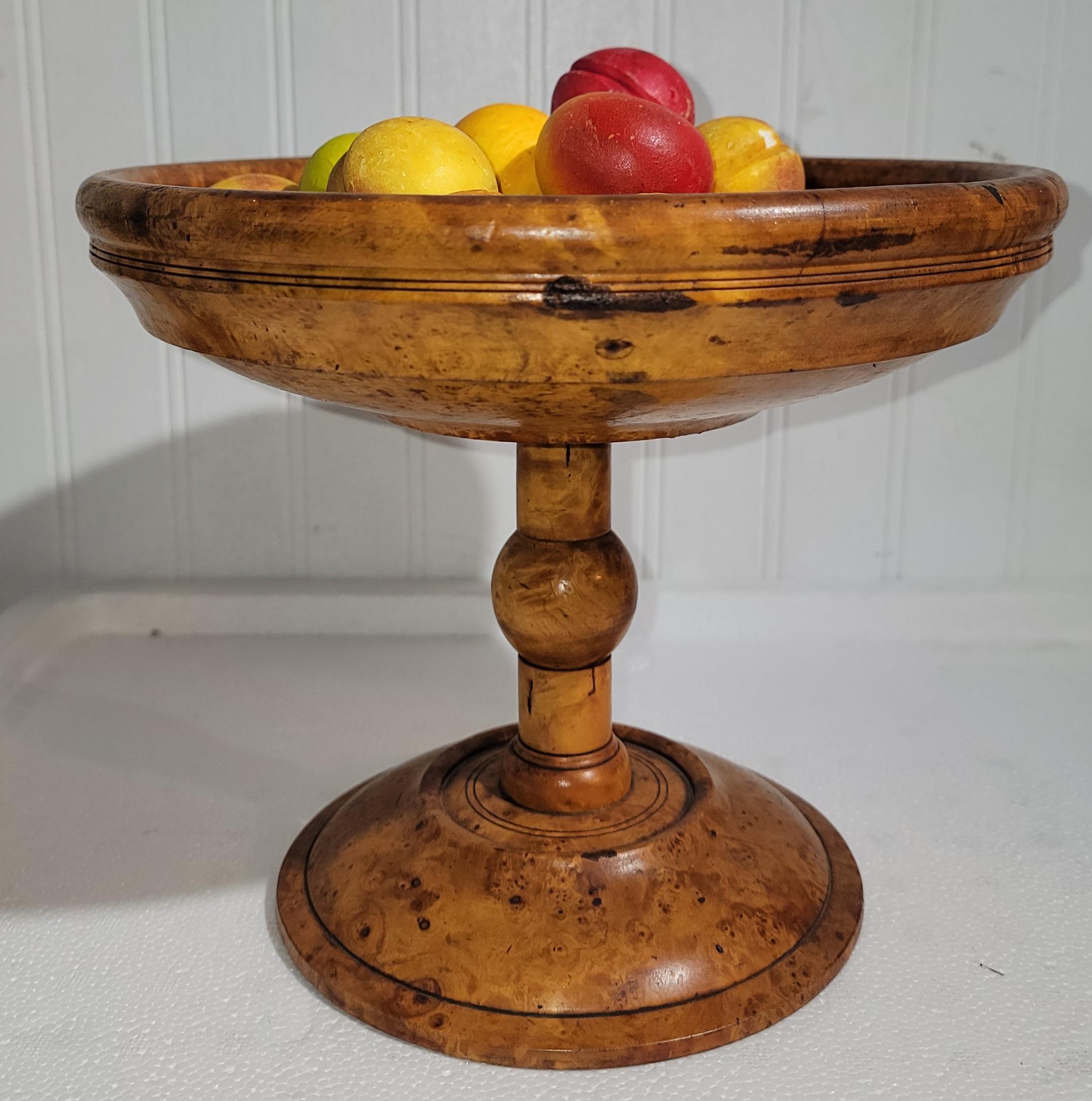 Americano Composta di acero di radica 19Thc con una collezione di 25 pezzi di frutta a nocciolo in vendita