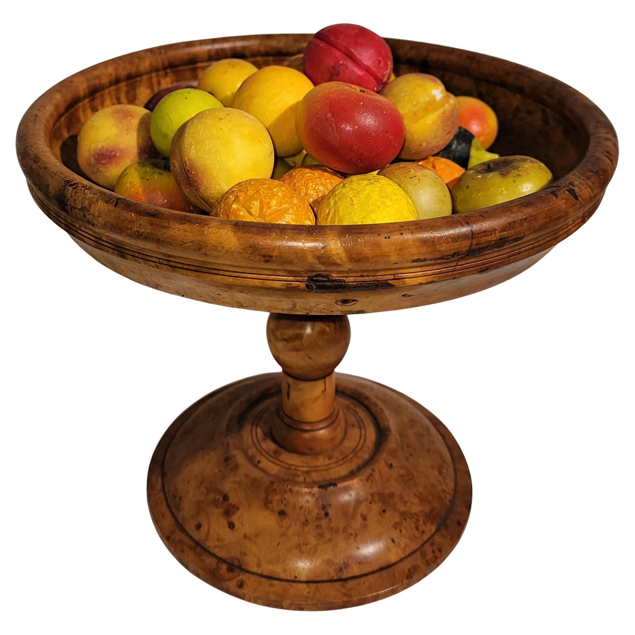 Composta di acero di radica 19Thc con una collezione di 25 pezzi di frutta a nocciolo in vendita