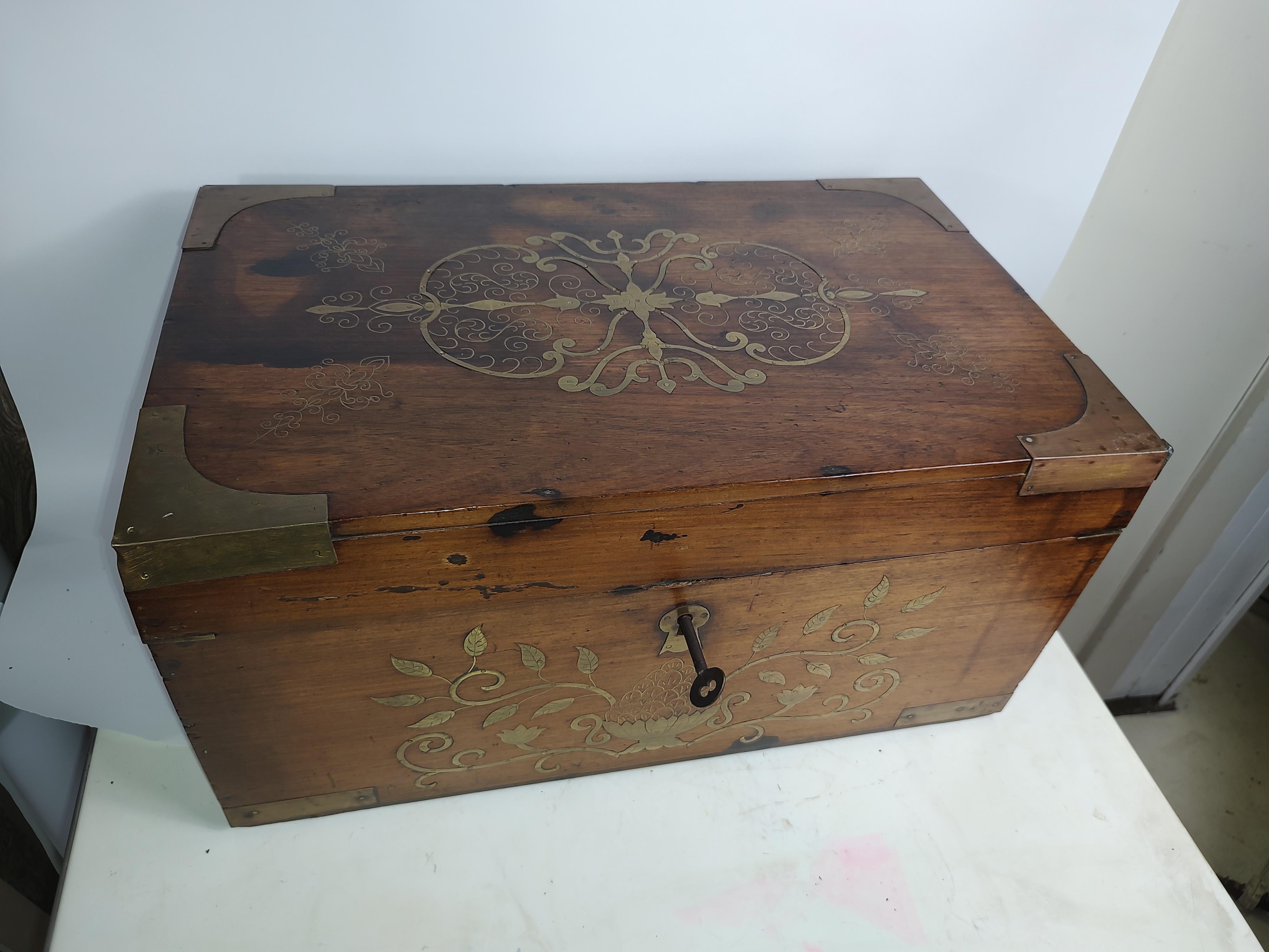 19thC Campaign Style Rosewood with Brass Inlay Stationary Letter Box For Sale 10