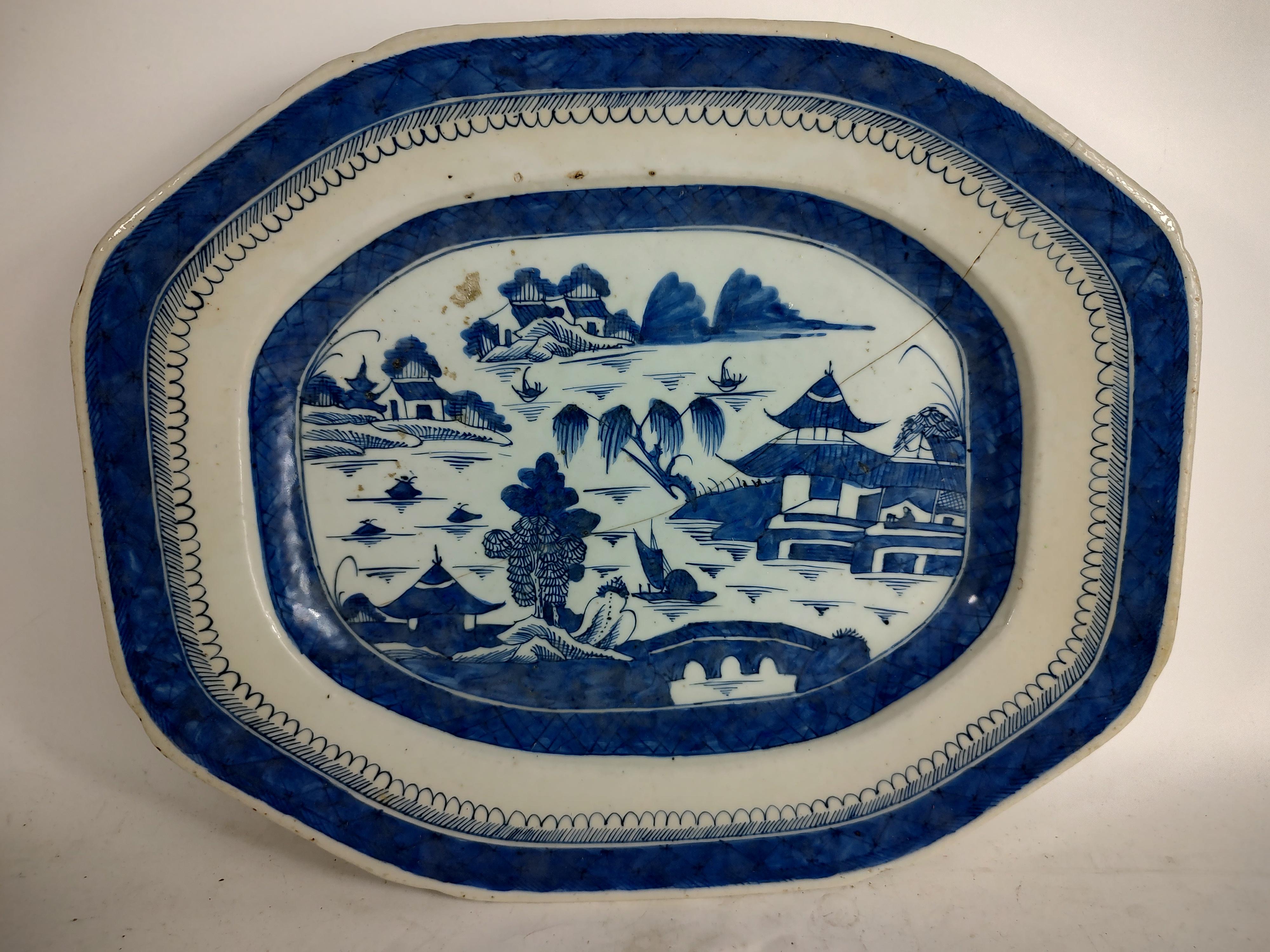 19thC Cantonese Blue & White Serving Platter Canton Ware In Fair Condition For Sale In Port Jervis, NY