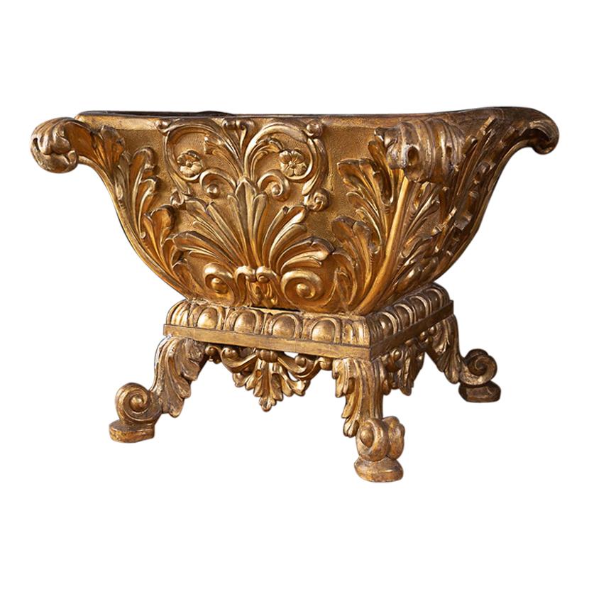 Jardinière/Centre de table sculpté et doré du 19ème siècle