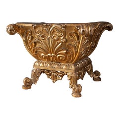 Jardinière/centre de table sculpté et doré du 19e siècle