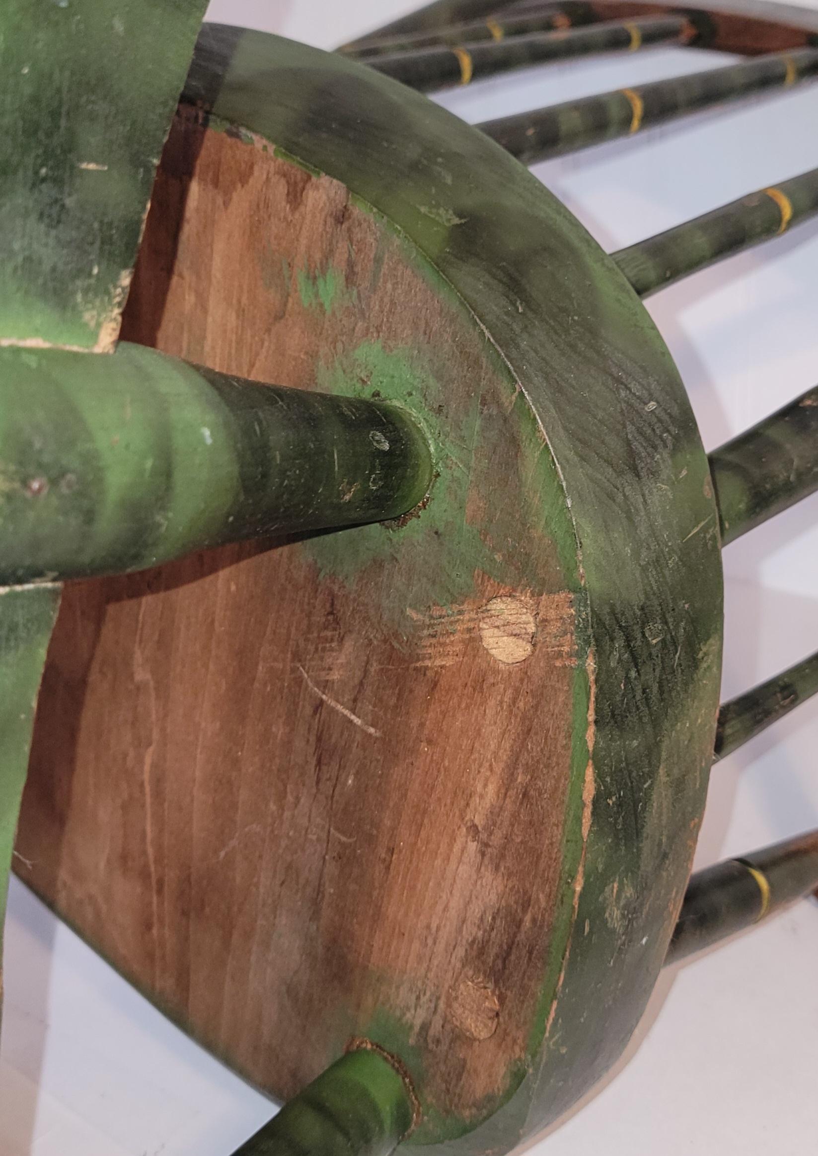 19. Jh. Grüner Schaukelstuhl für Kinder, original bemalt (Volkskunst) im Angebot