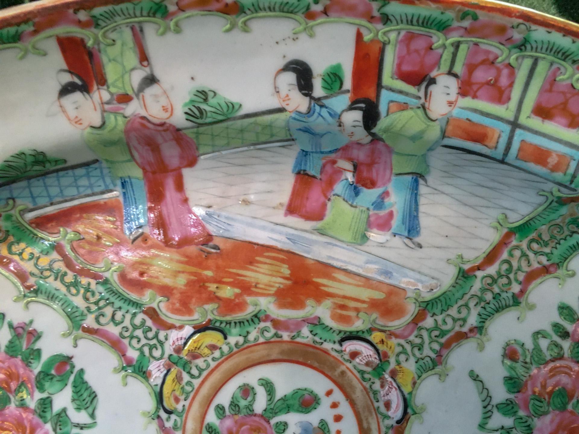 Chinois Plat à médaillon en forme de rose d'exportation chinoise du 19e siècle en vente