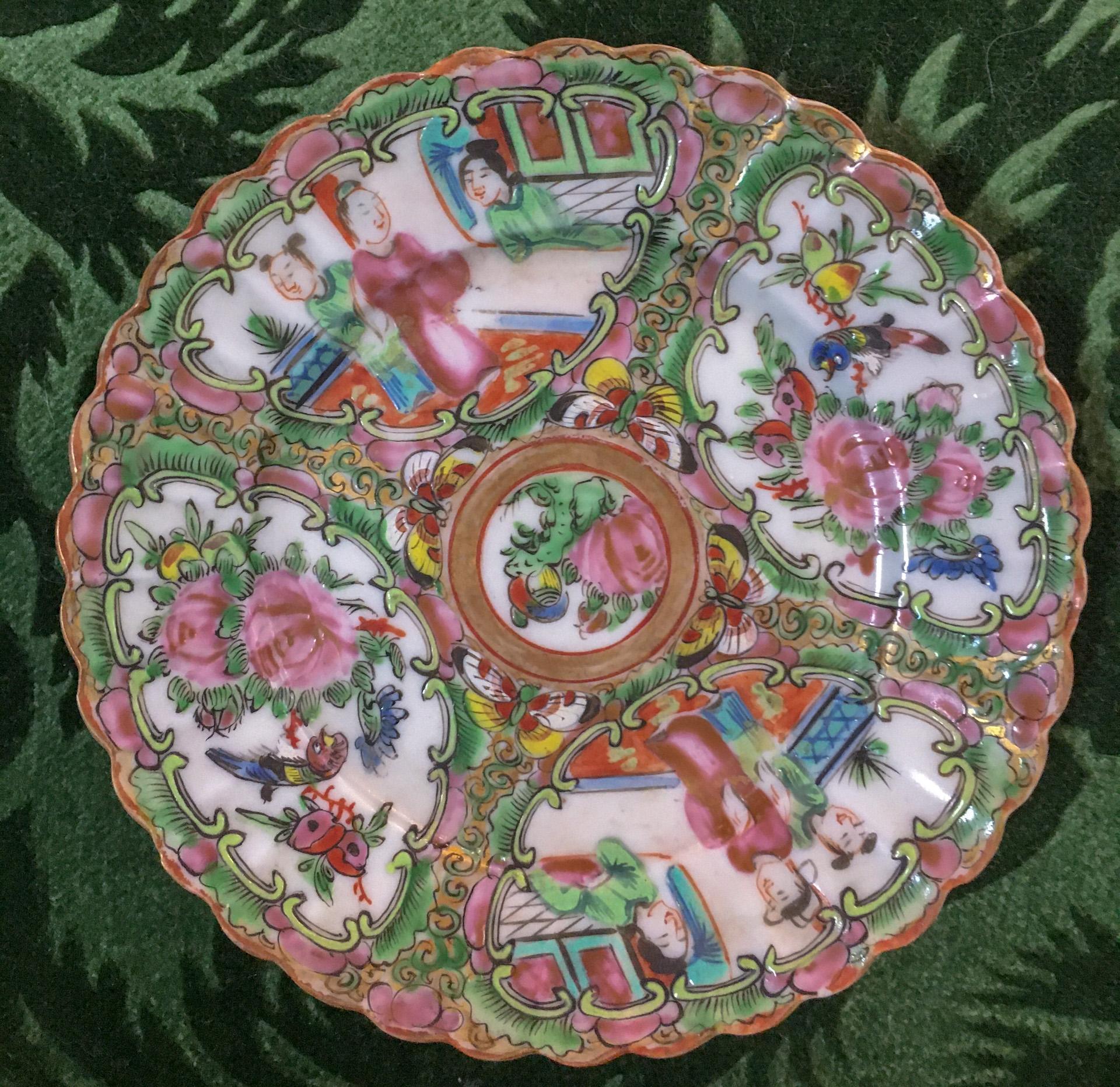 19thc Chinese Export Scalloped Rose Medallion Set of Ten Dessert or Bread Plates In Good Condition In Savannah, GA