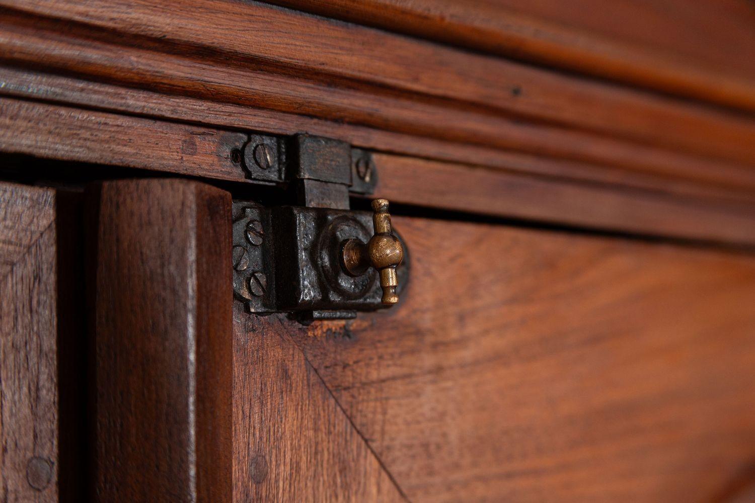Armoire in teak di Campaigner del XIX secolo in vendita 4