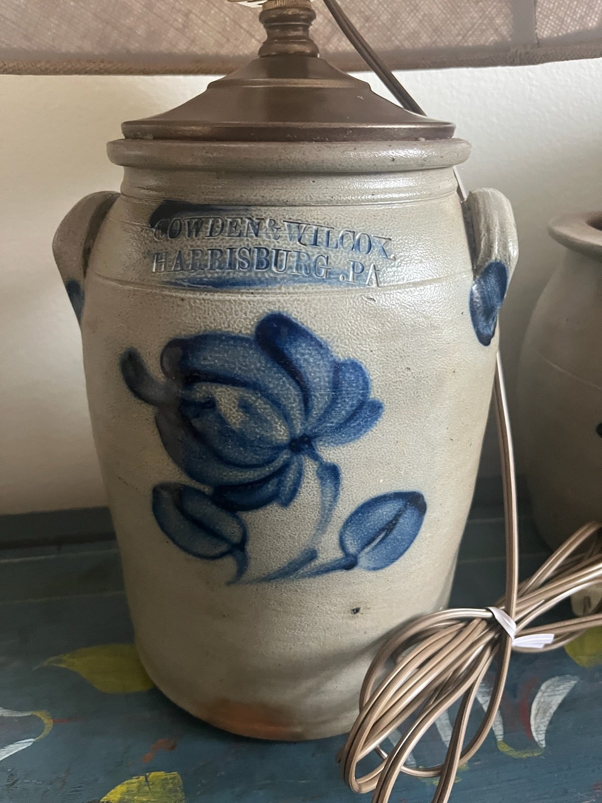 Adirondack Lampe en grès décorée Cowden & Wilcox du 19ème siècle en vente
