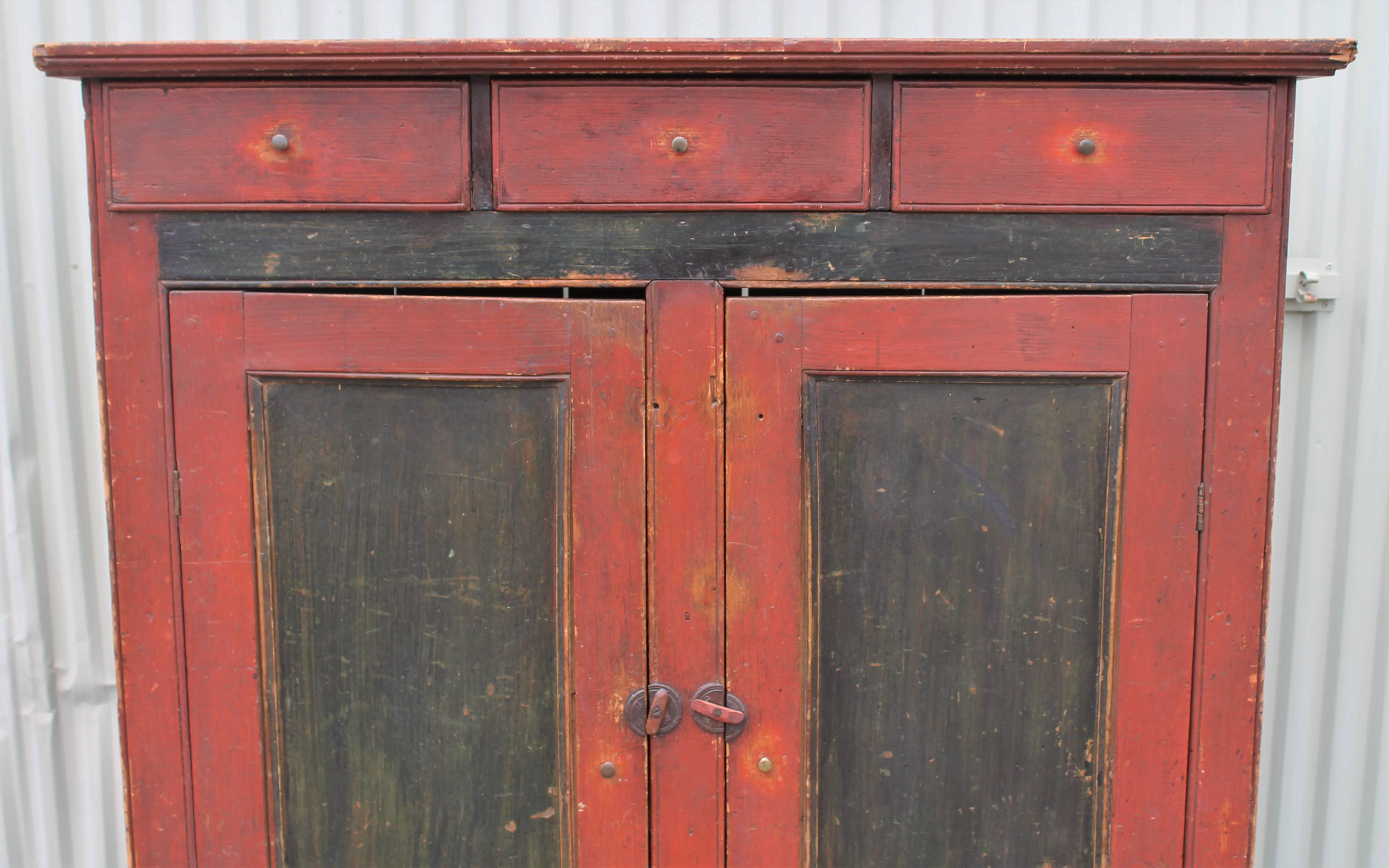 19th Century Cupboard with Original Paint from Vermont In Good Condition In Los Angeles, CA