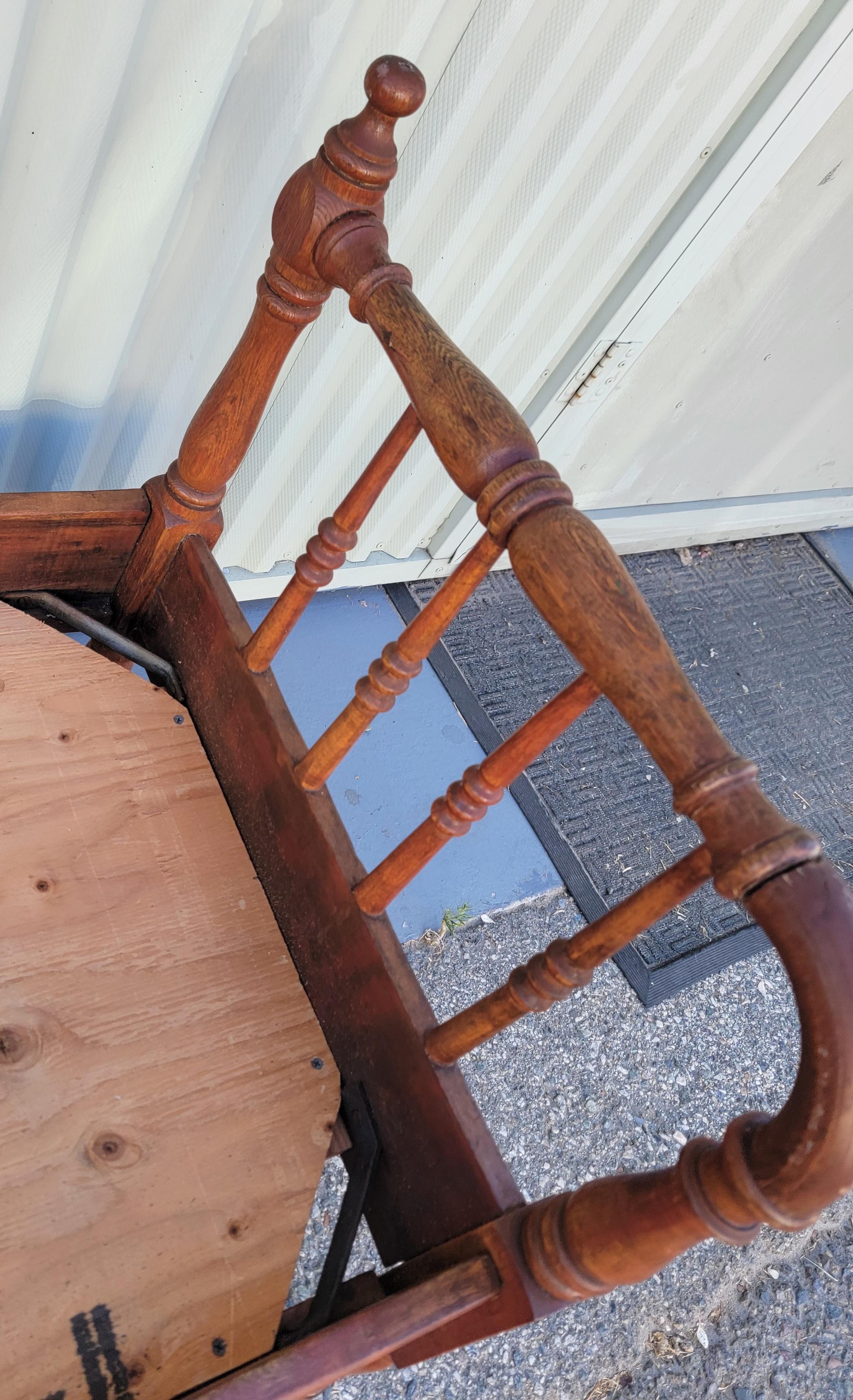 Américain 19thc Day Bed With 19thc Rag rug Cushions en vente