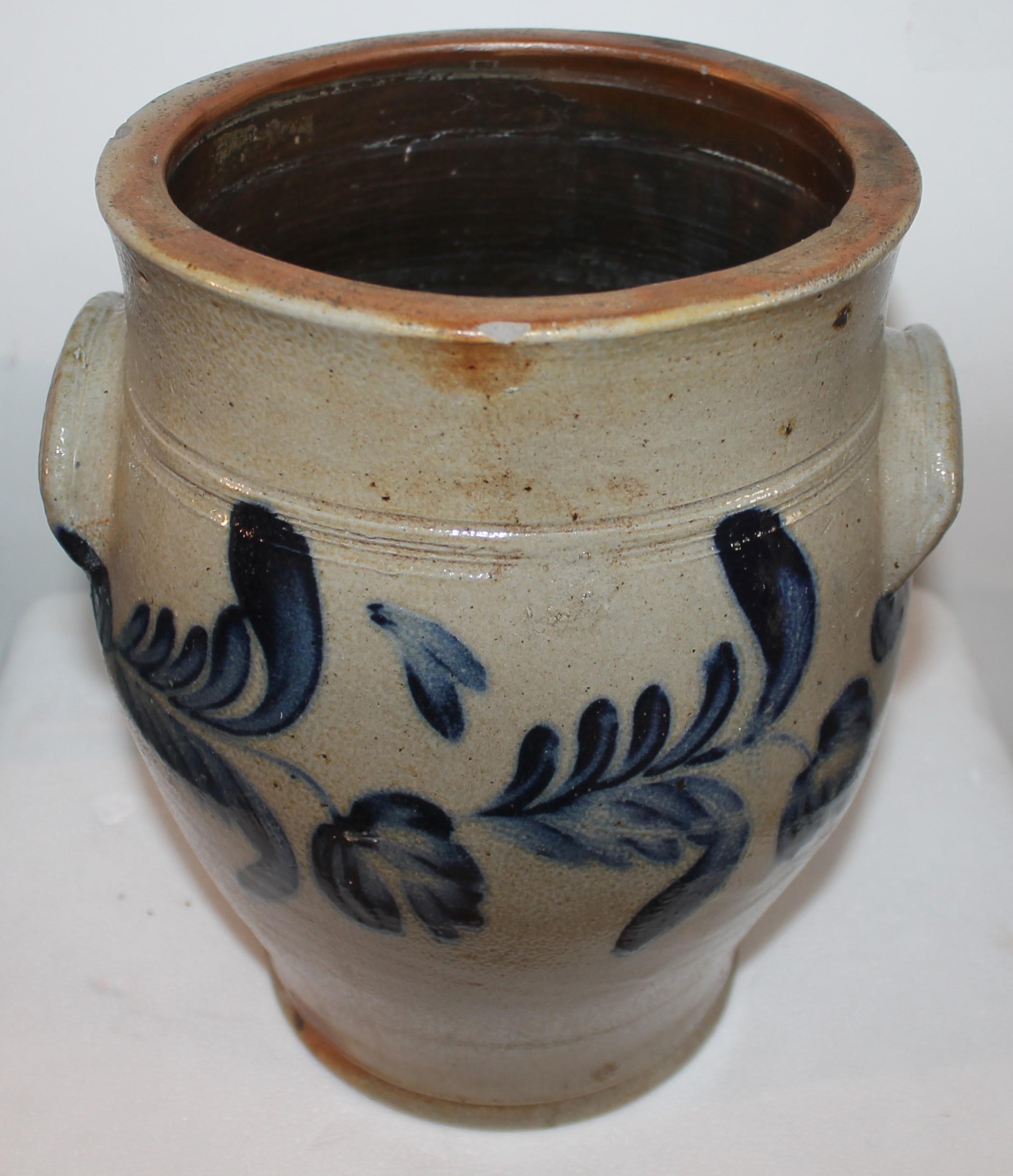 19thc Decorated Stone Ware Crock In Good Condition For Sale In Los Angeles, CA