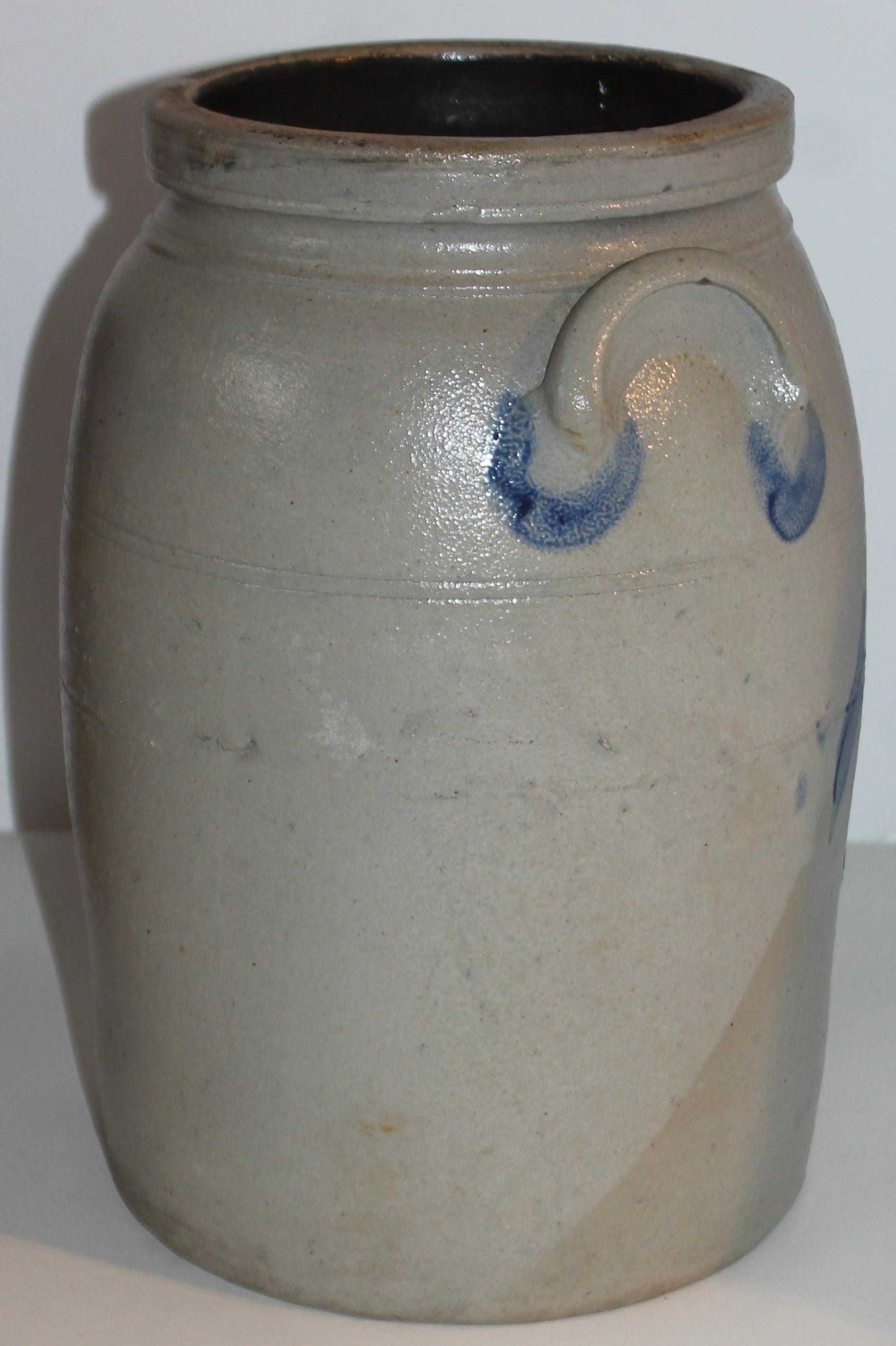 19thc Decorated Stoneware 3 Gallon Crock In Good Condition For Sale In Los Angeles, CA