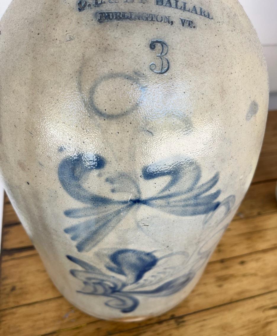 Grande cruche de 3 gallons du 19e siècle de la Nouvelle-Angleterre.  DL & AK Ballard. Nouvelle Angleterre. Merveilleuse patine et merveilleuses marques d'âge. 