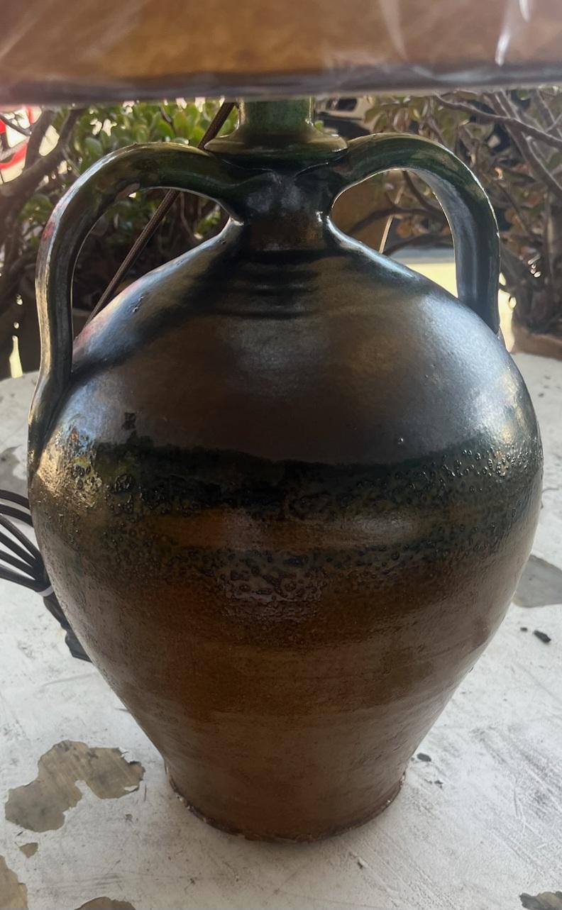 Americano Lampada da tavolo con vaso a doppio manico in ceramica del XIX secolo in vendita