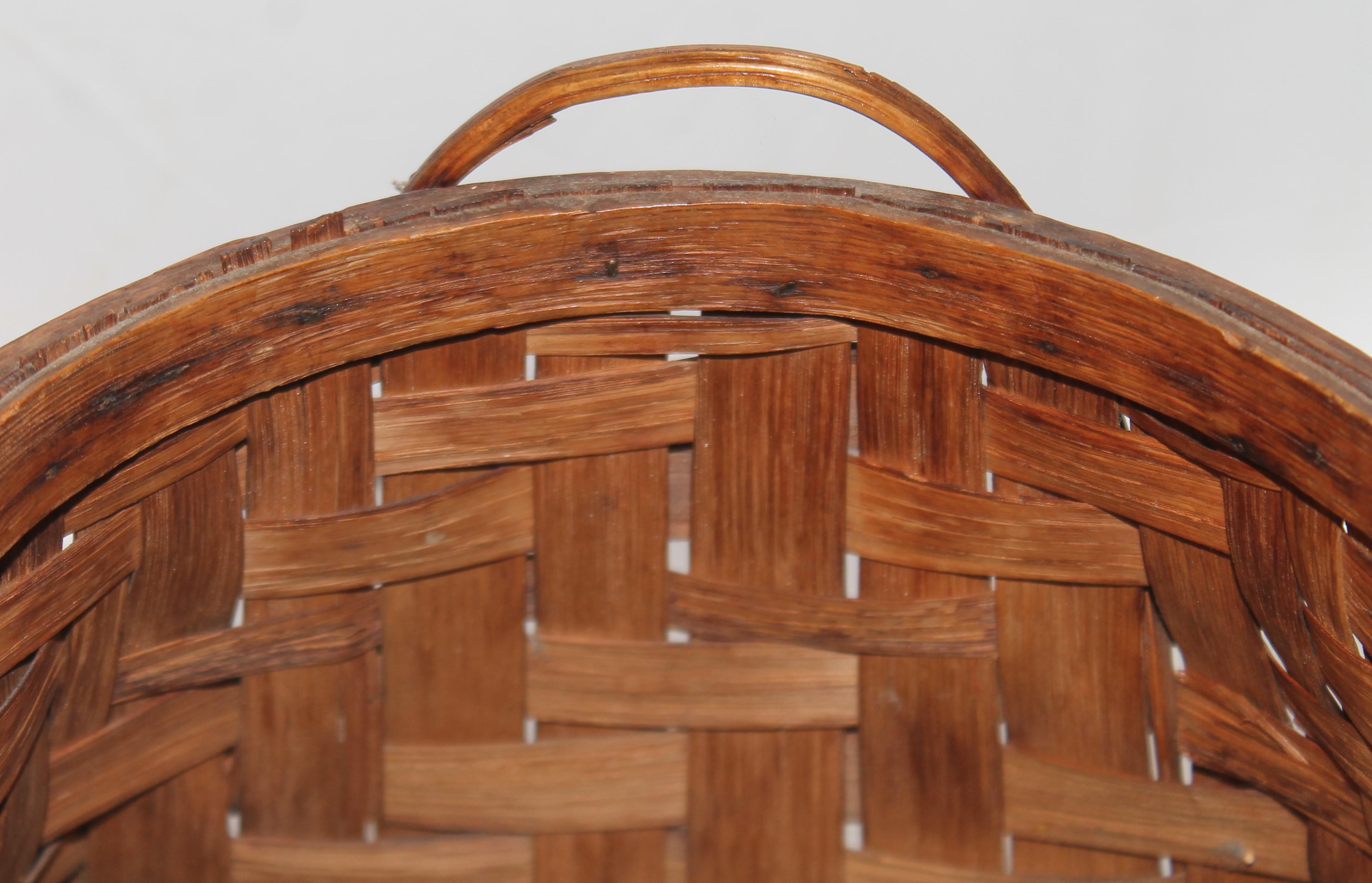 19thc Double Handled New England Basket In Good Condition For Sale In Los Angeles, CA