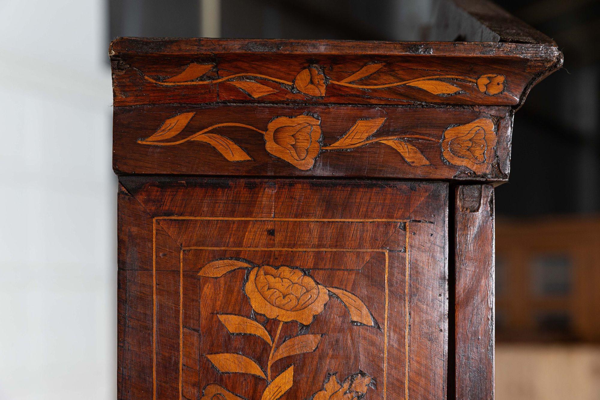19thC Dutch Mahogany Marquetry Inlaid Display Cabinet For Sale 7