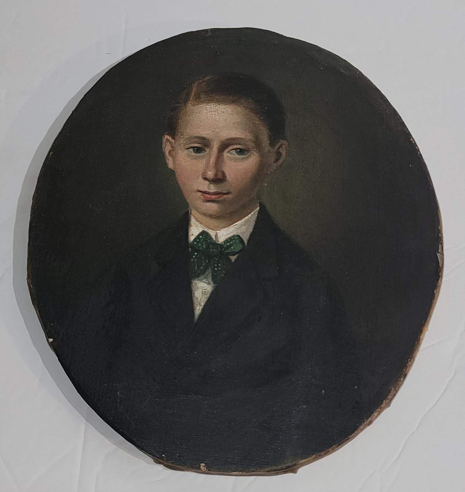 Frühes 19. Jh. Ovales Porträtgemälde eines jungen Mannes auf einem neuen Oval  Der Zustand ist sehr gut, keine Reparaturen.