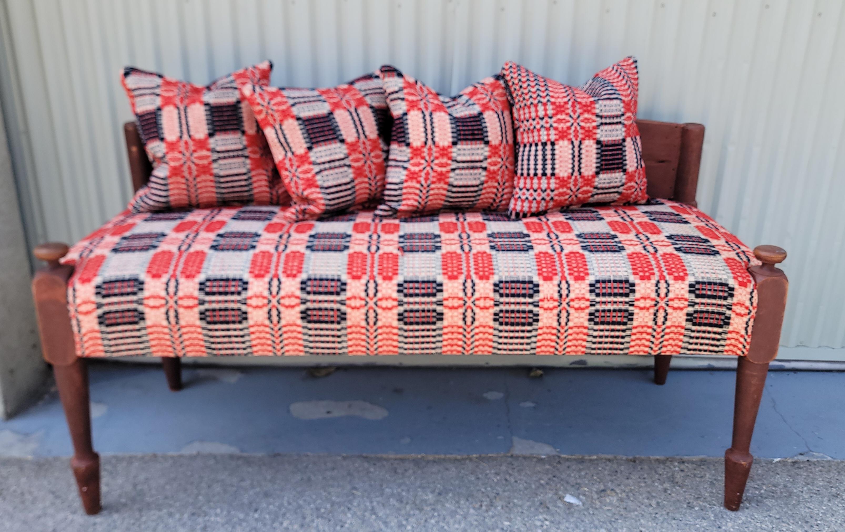 Artisanat Canapé / lit de jour 19èmec Early Original Red Painted Settee / Day Bed en vente