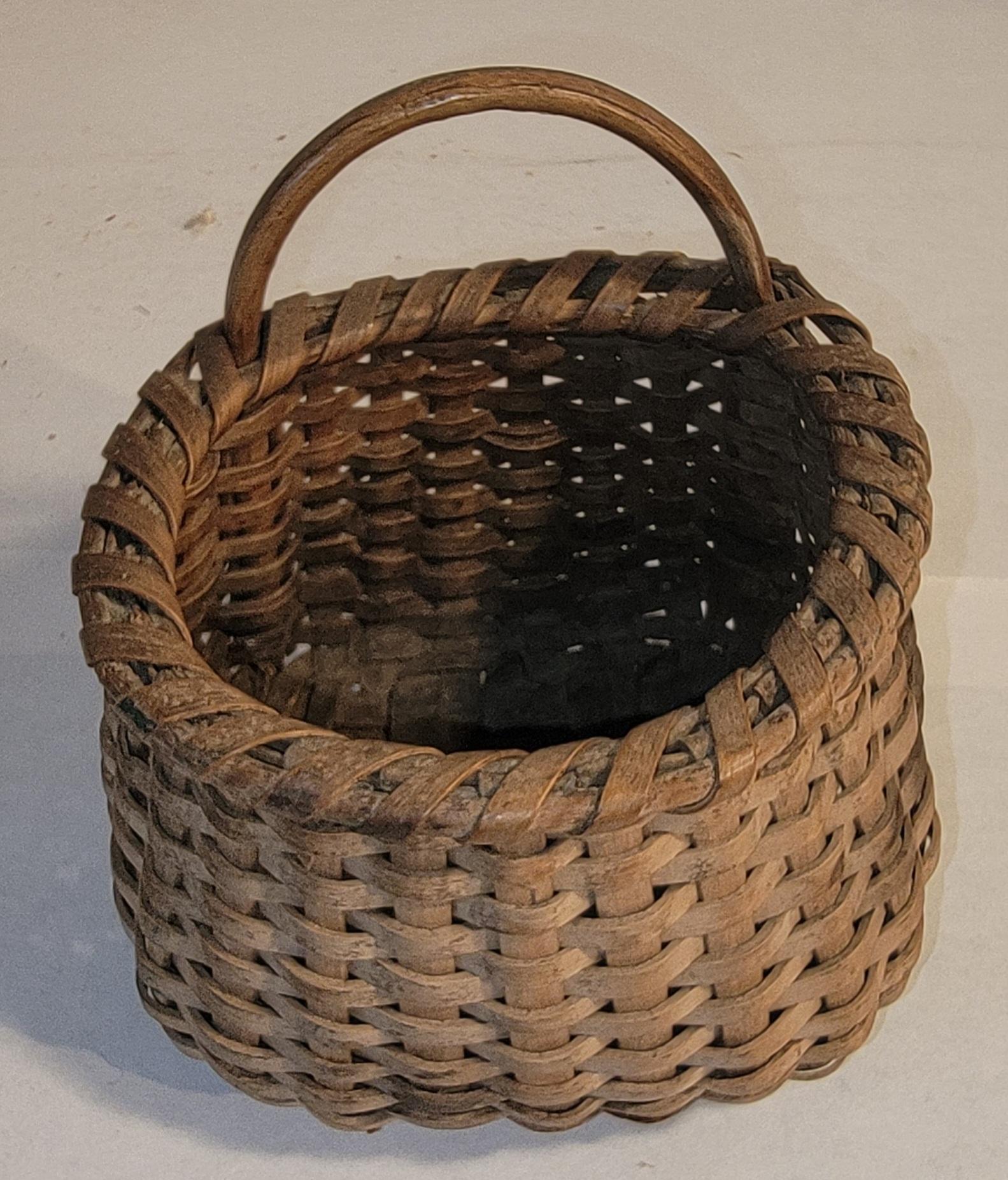 Piccolo cesto con manico del XIX secolo In condizioni buone in vendita a Los Angeles, CA