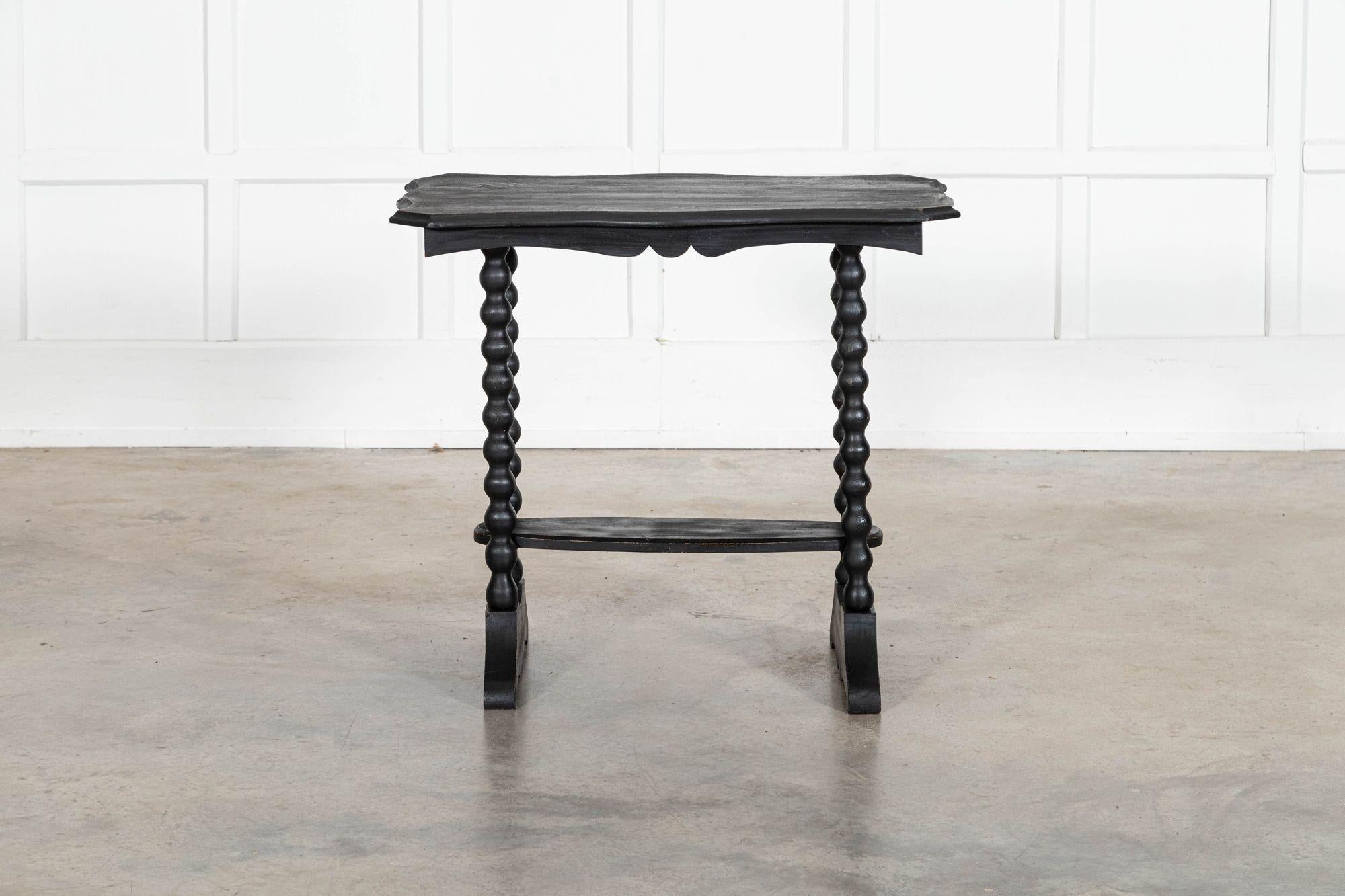 Mesa auxiliar de pino inglés ebonizado del siglo XIX en venta 6