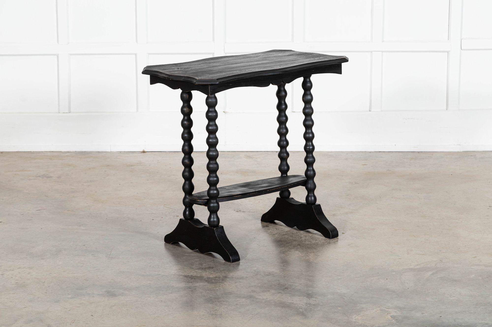 Mesa auxiliar de pino inglés ebonizado del siglo XIX en venta 8