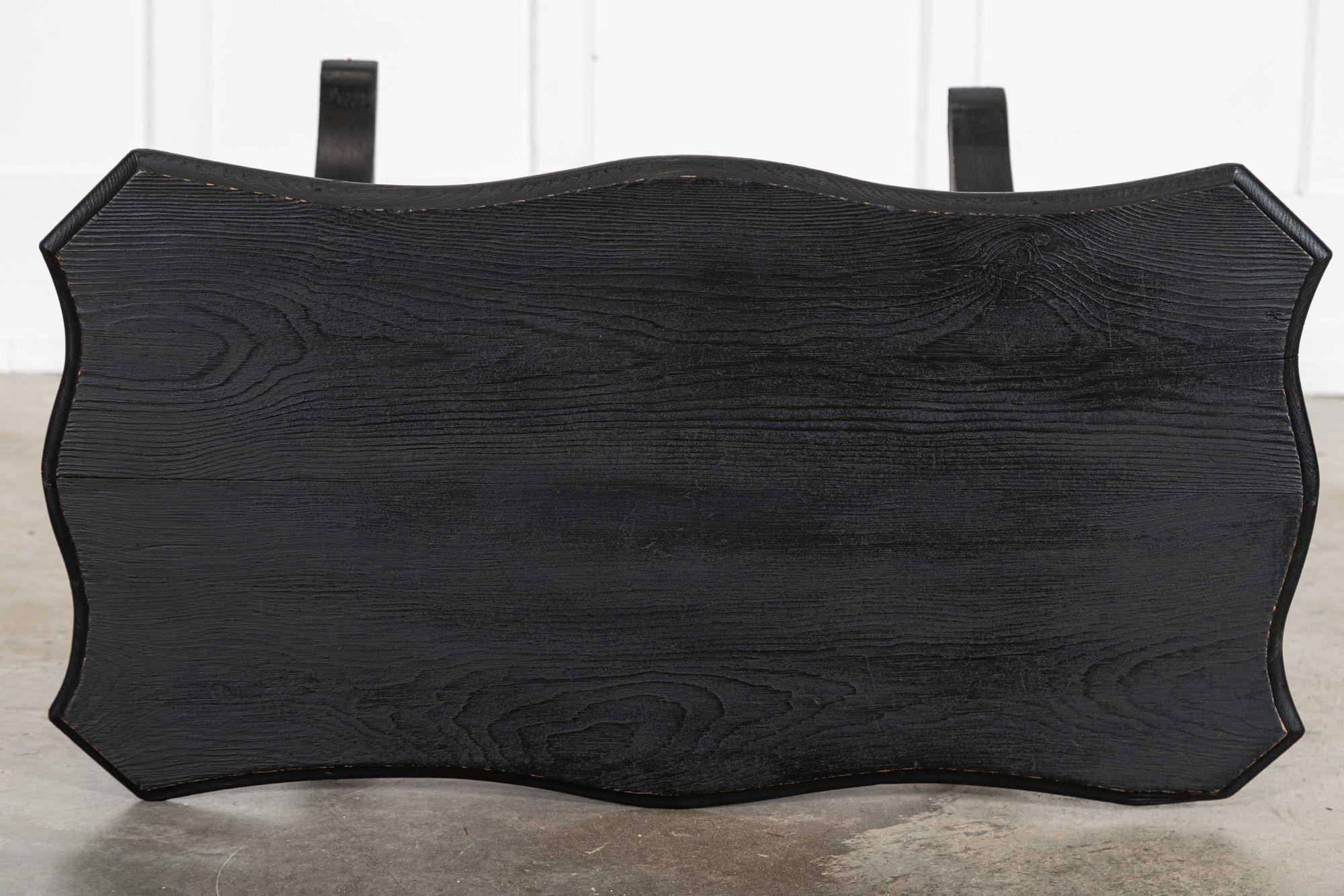 Mesa auxiliar de pino inglés ebonizado del siglo XIX Pino en venta