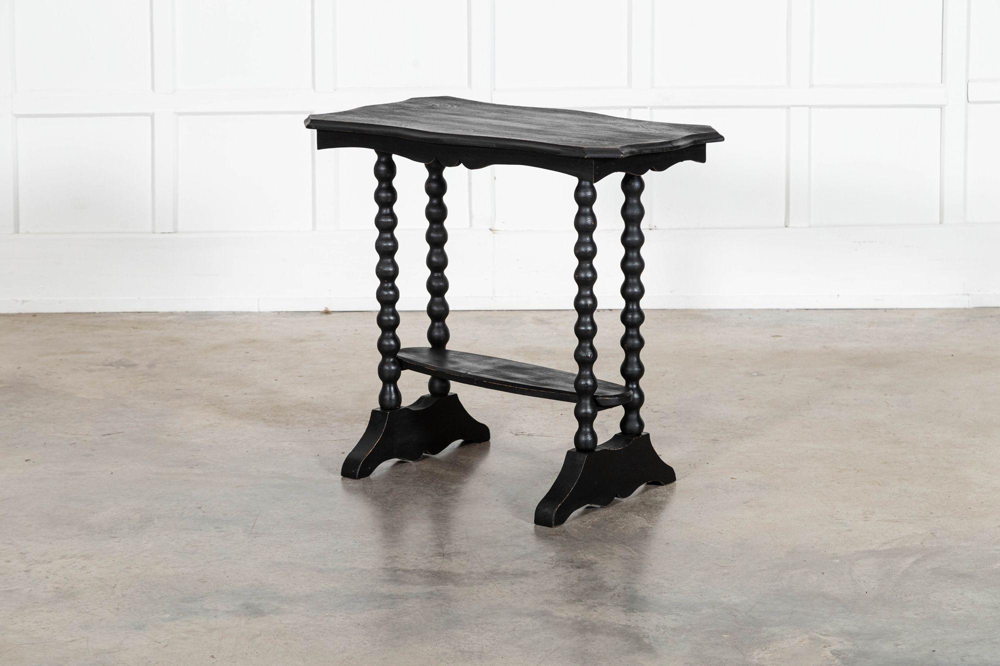 Mesa auxiliar de pino inglés ebonizado del siglo XIX en venta 2